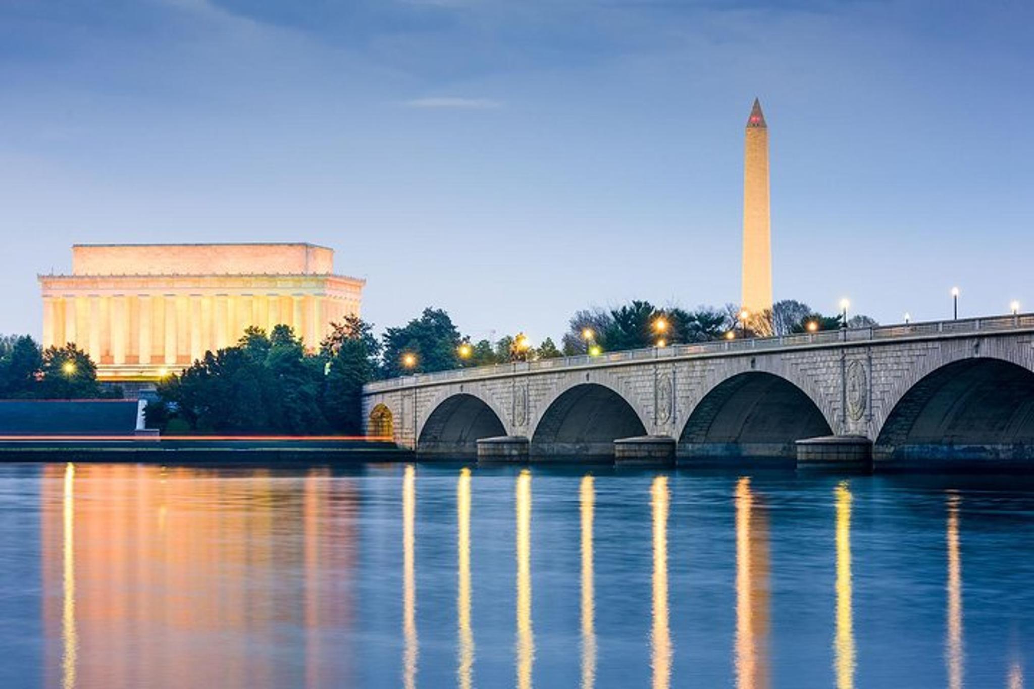 Washington DC Monuments by Moonlight Trolley Tour - Image 4