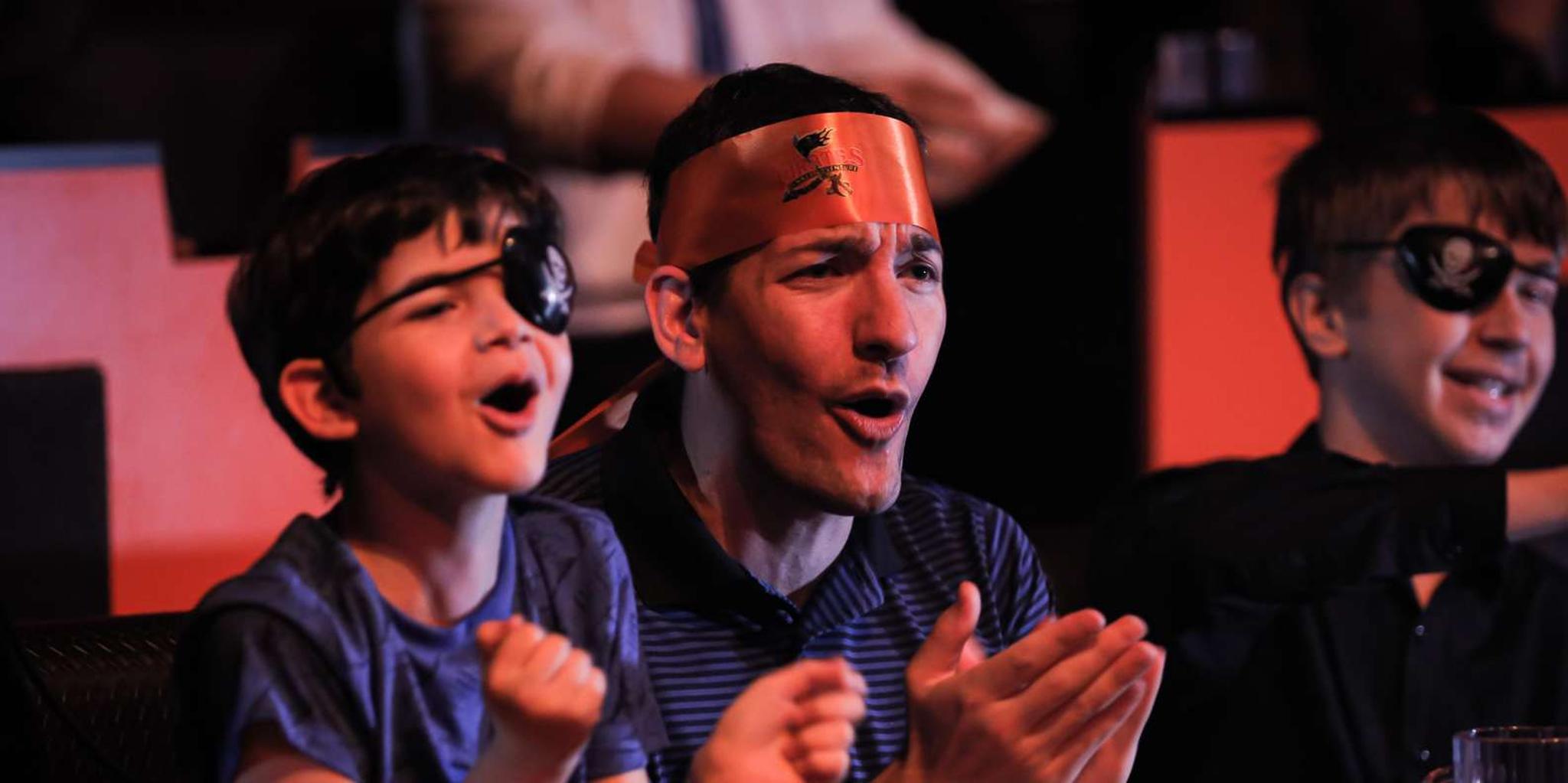 Orlando Pirates Dinner Adventure Show - Image 4