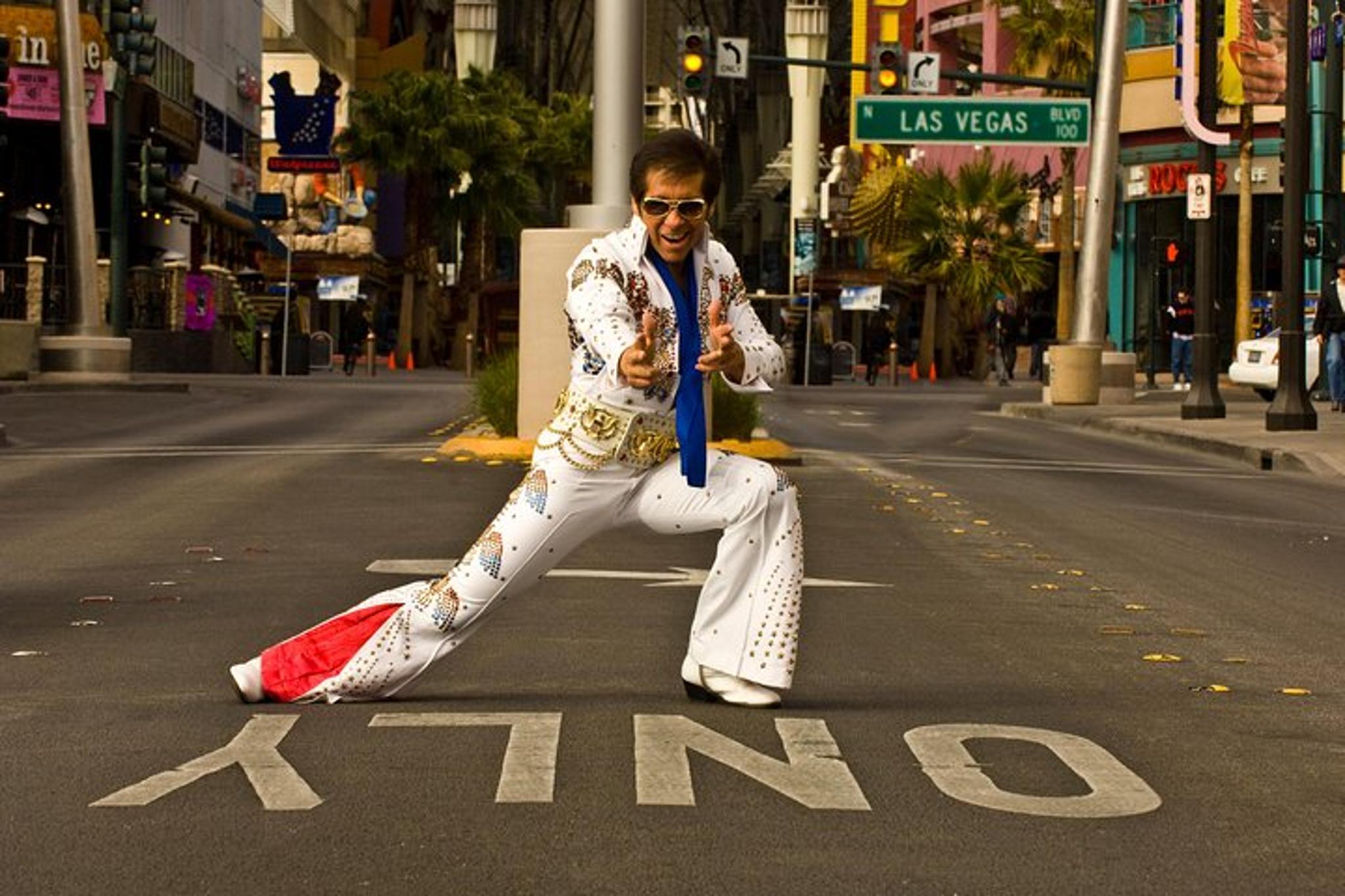 Las Vegas Pink Cadillac Photo Tour with Elvis 3 hr