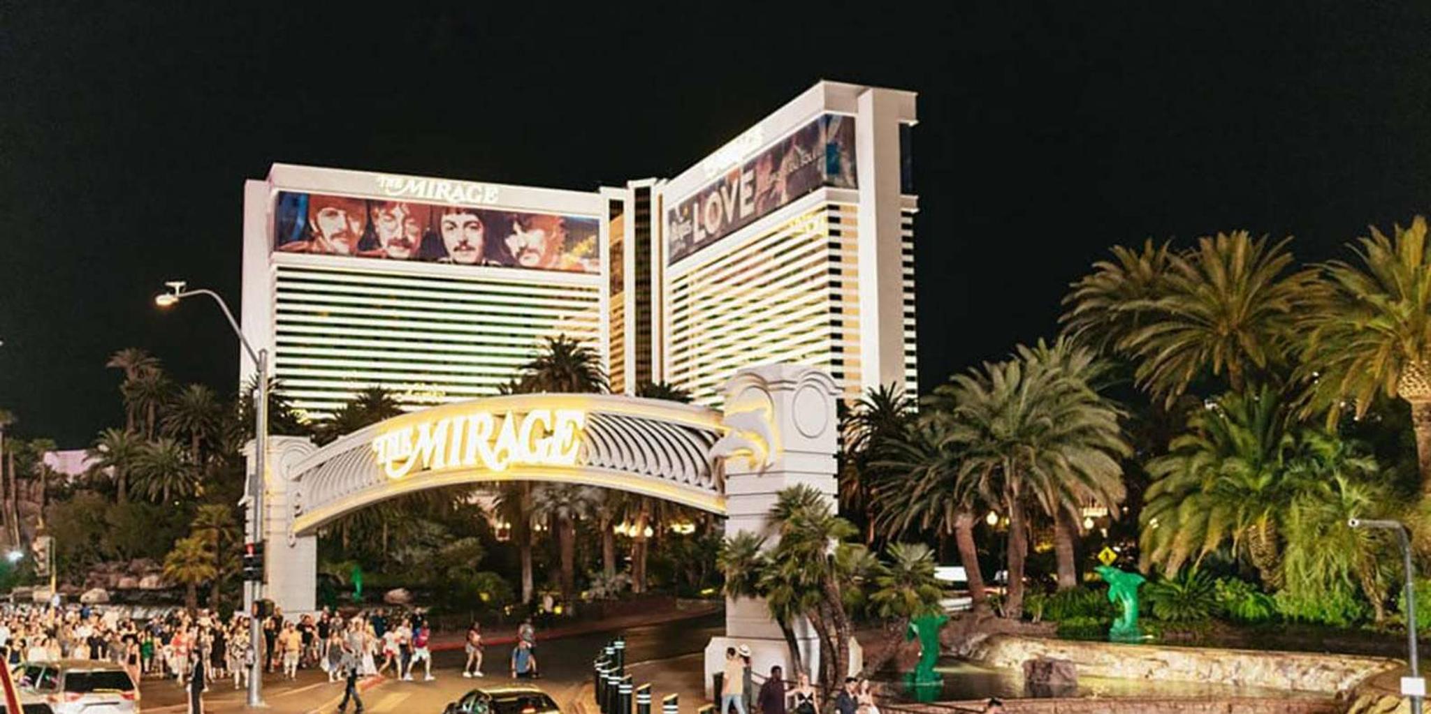 Las Vegas Panoramic Night Bus Tour - Image 4