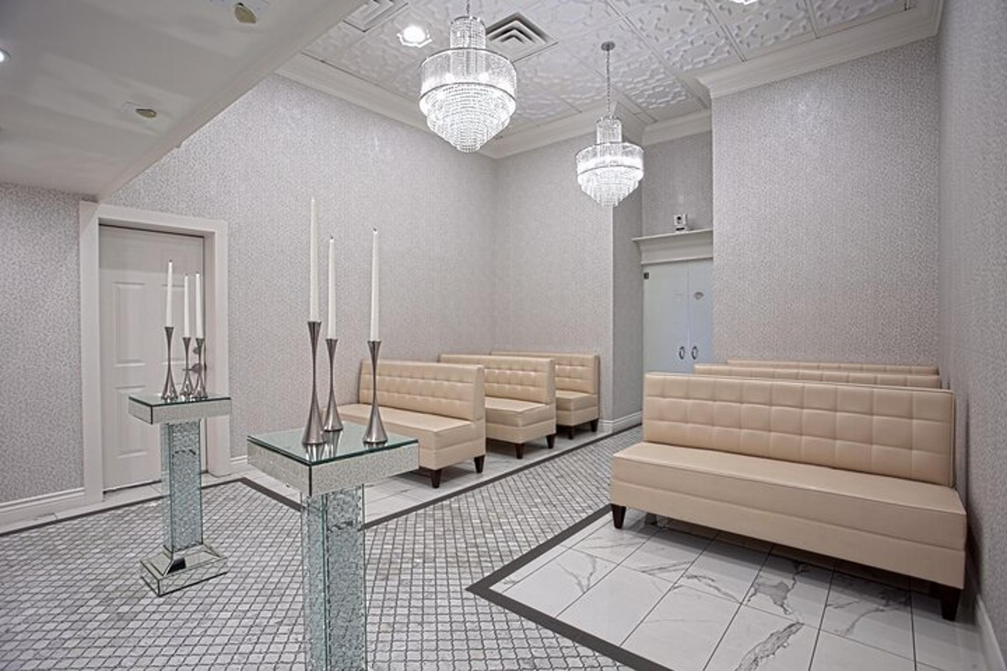 Las Vegas Wedding Package in Victorian Chapel 90 min - Image 6