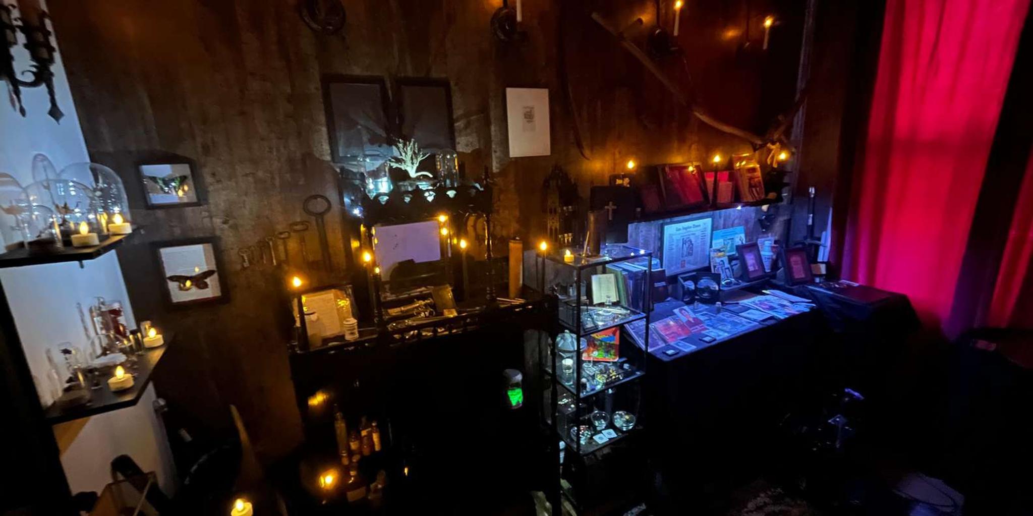 Brooklyn Bombo's Spooky Room Guided Tour - Image 2