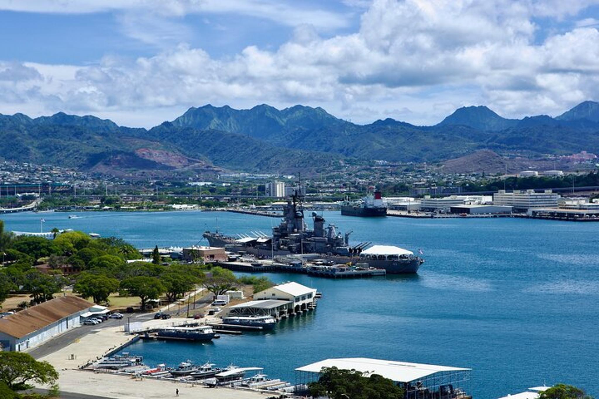 Honolulu USS Missouri and USS Arizona Tour - Image 1