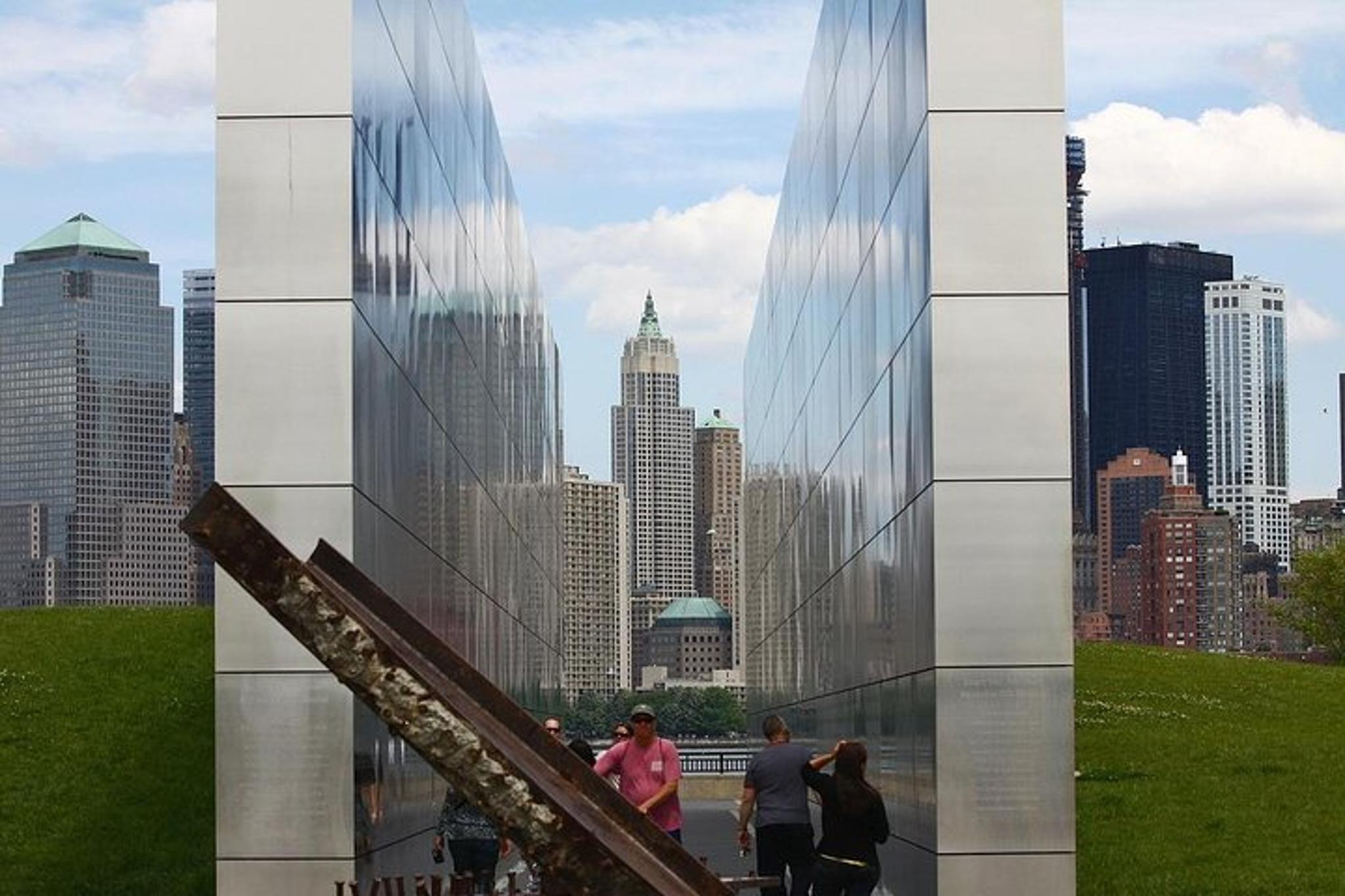 New York Ground Zero 9/11 Memorial Tour - Image 6