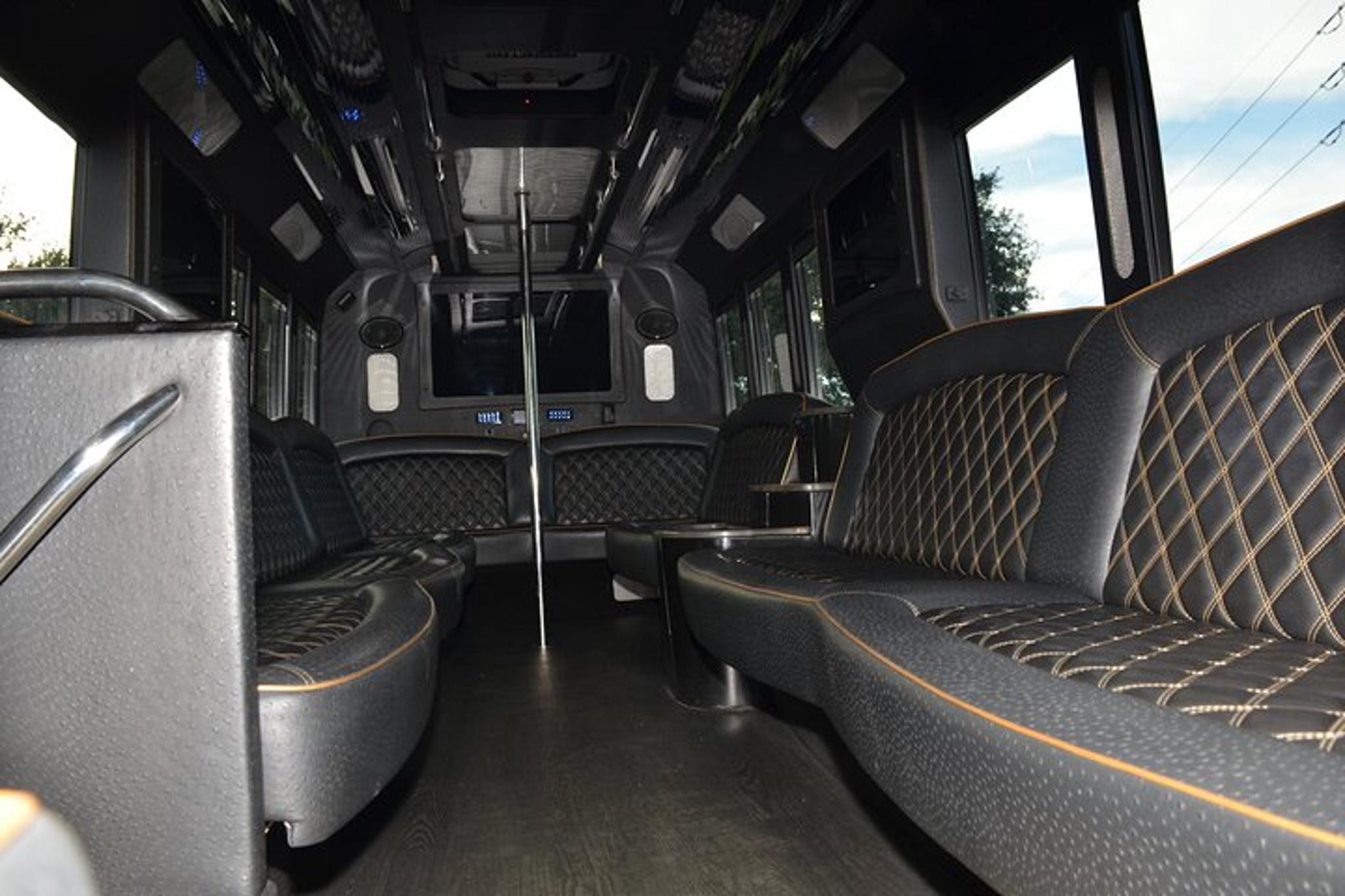 New Orleans Private Transfer to Downtown - Image 3