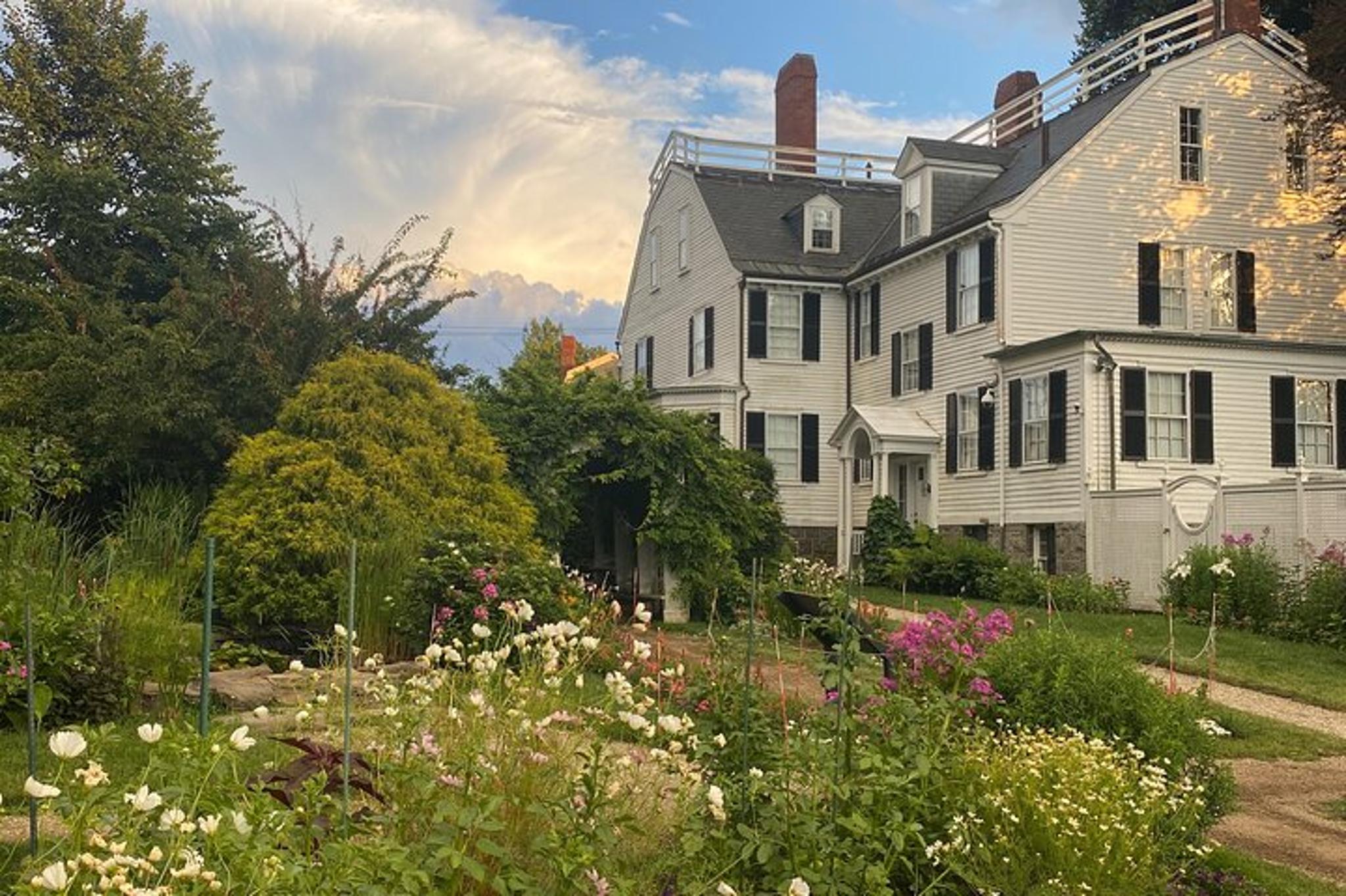 Salem Photography and Murder Walking Tour - Image 6