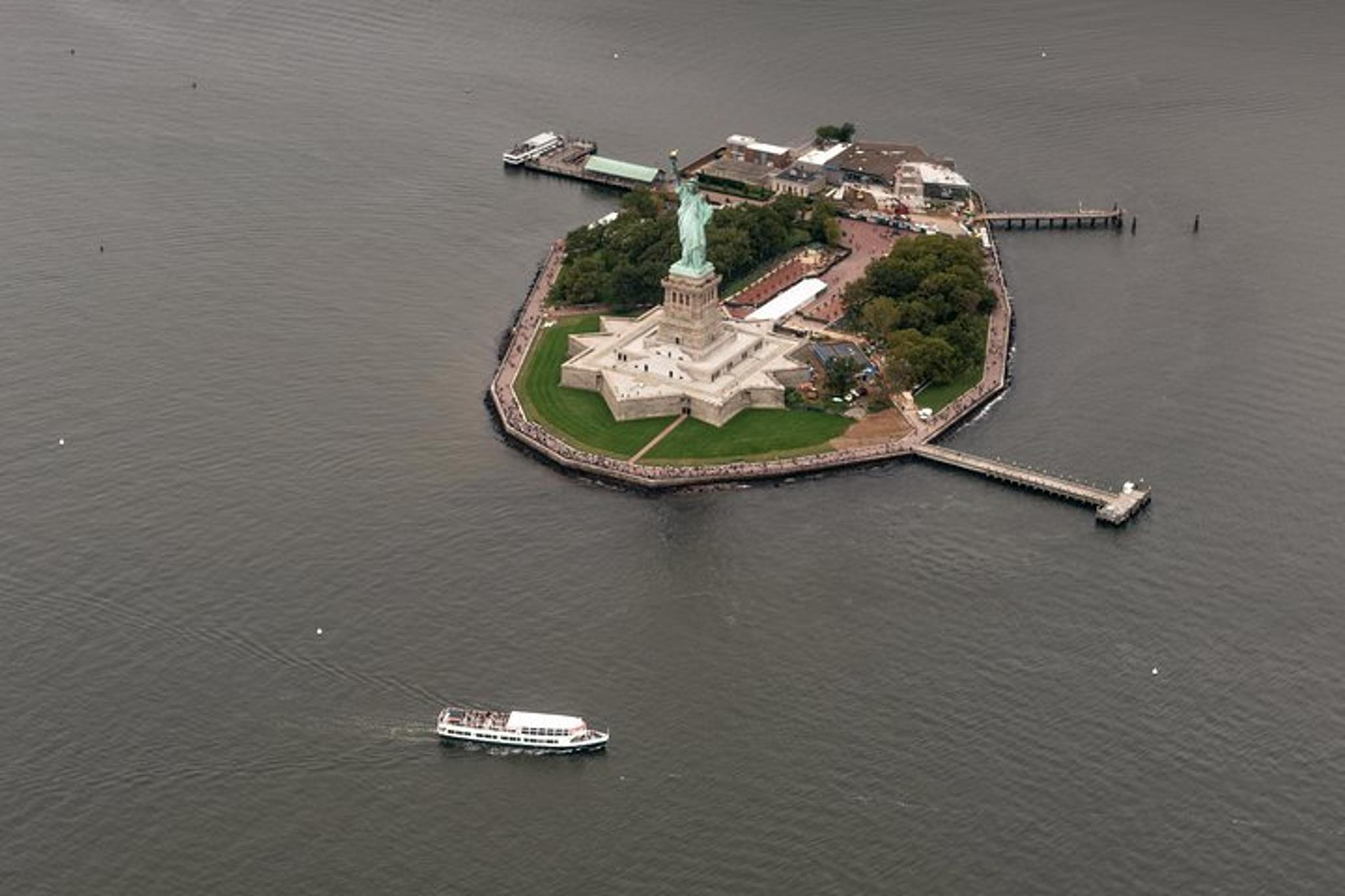 New York City Island Helicopter Tour - Image 5