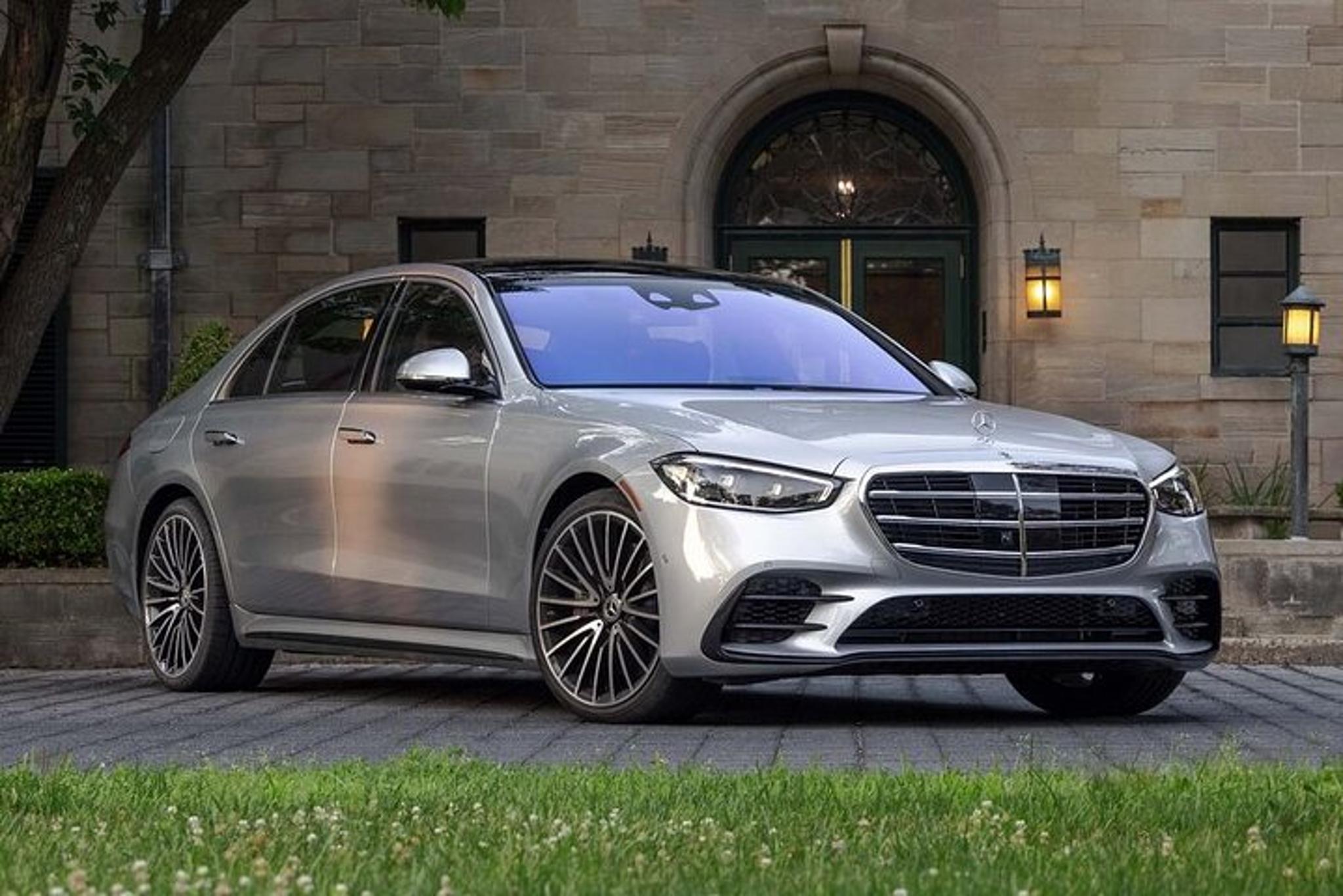 Honolulu Airport Private Transfer by Luxury Car - Image 6