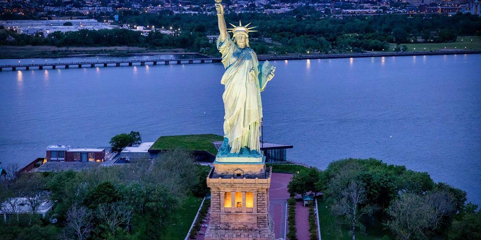 New York City Helicopter Tour with Champagne