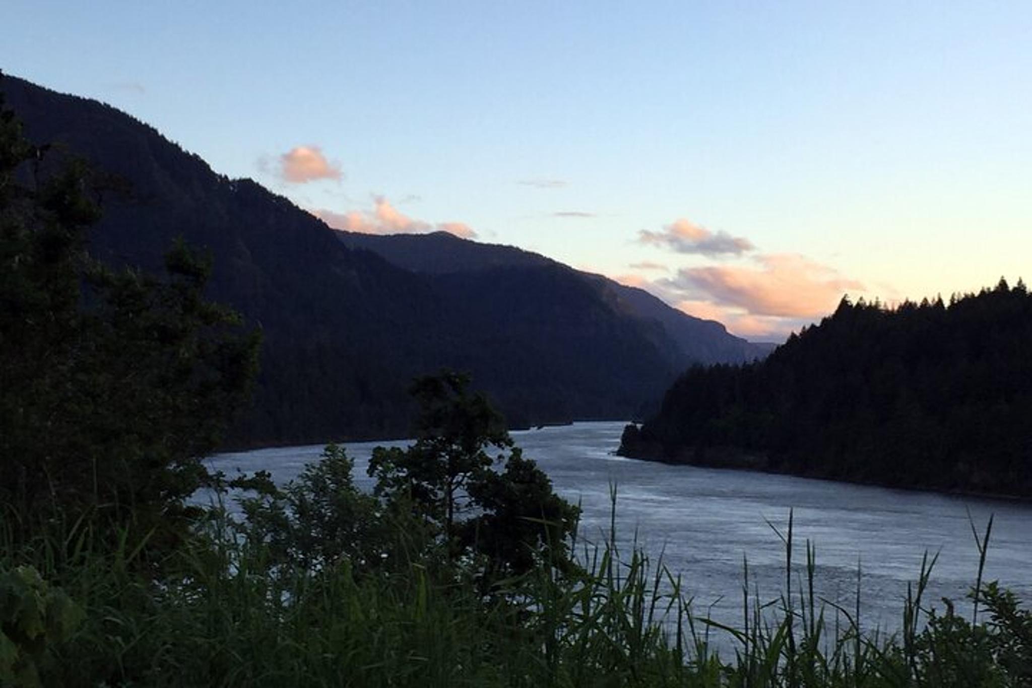 Columbia Gorge Wine Tasting Tour - Image 2