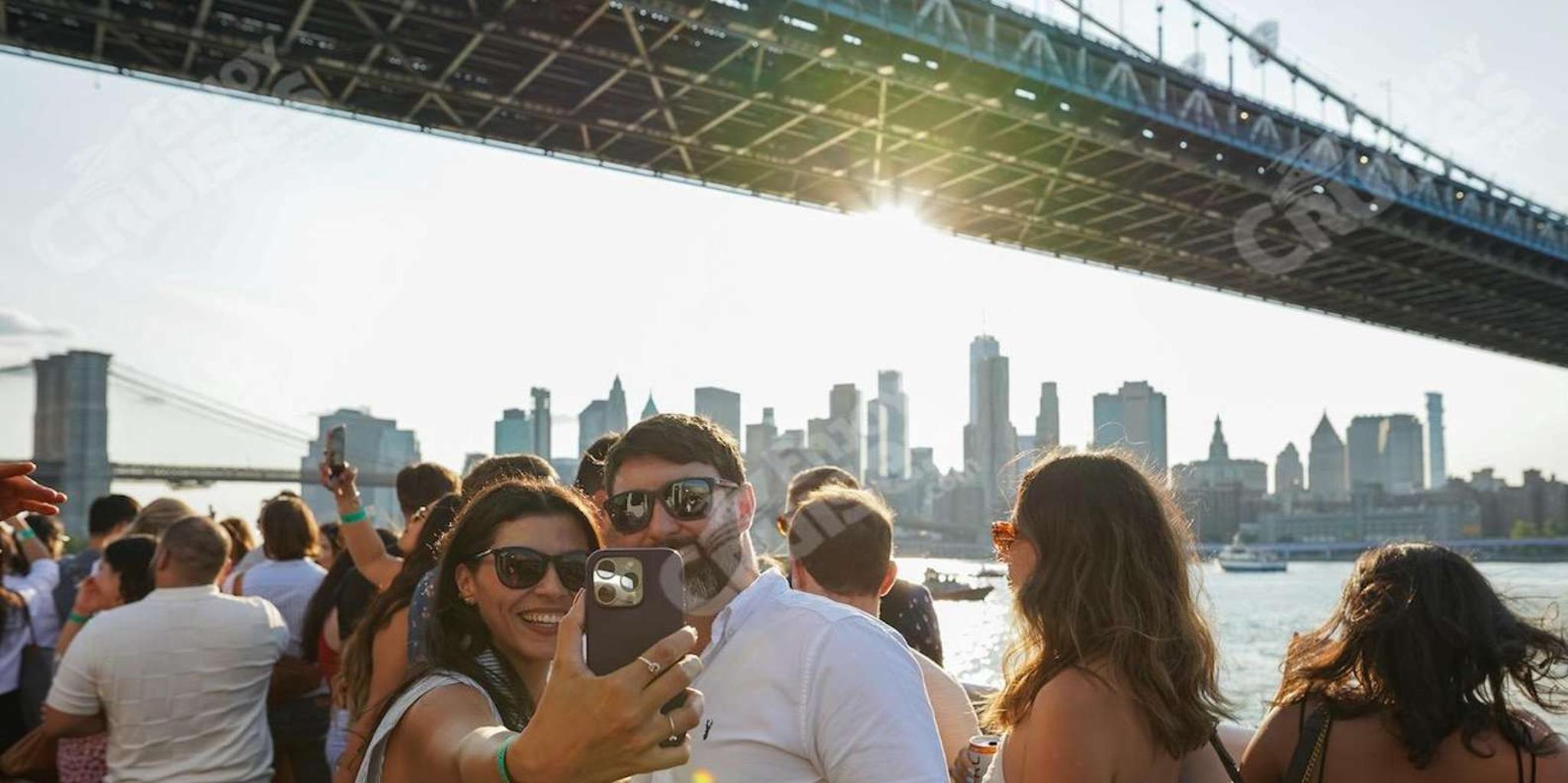 New York City Fireworks Cruise with Open Bar and Buffet - Image 3