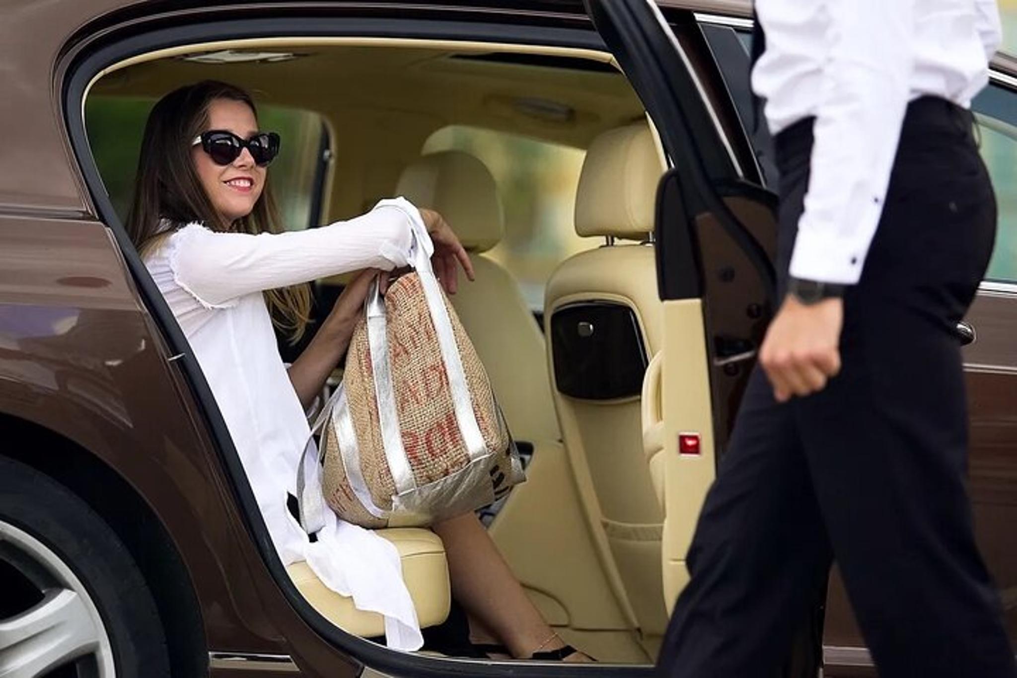 Miami Private Airport Transfer - Image 1