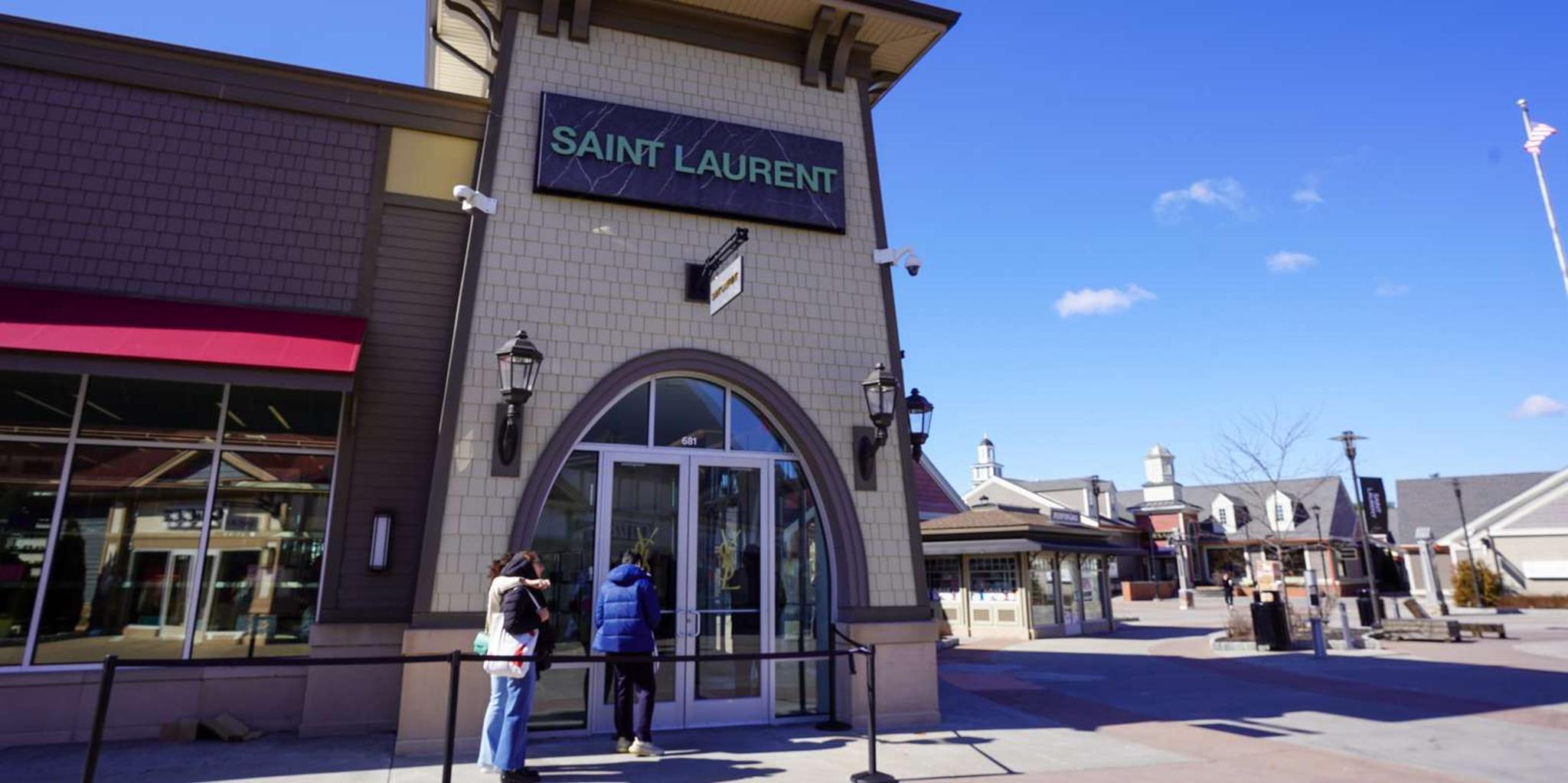 New York Woodbury Common Shopping Tour - Image 5