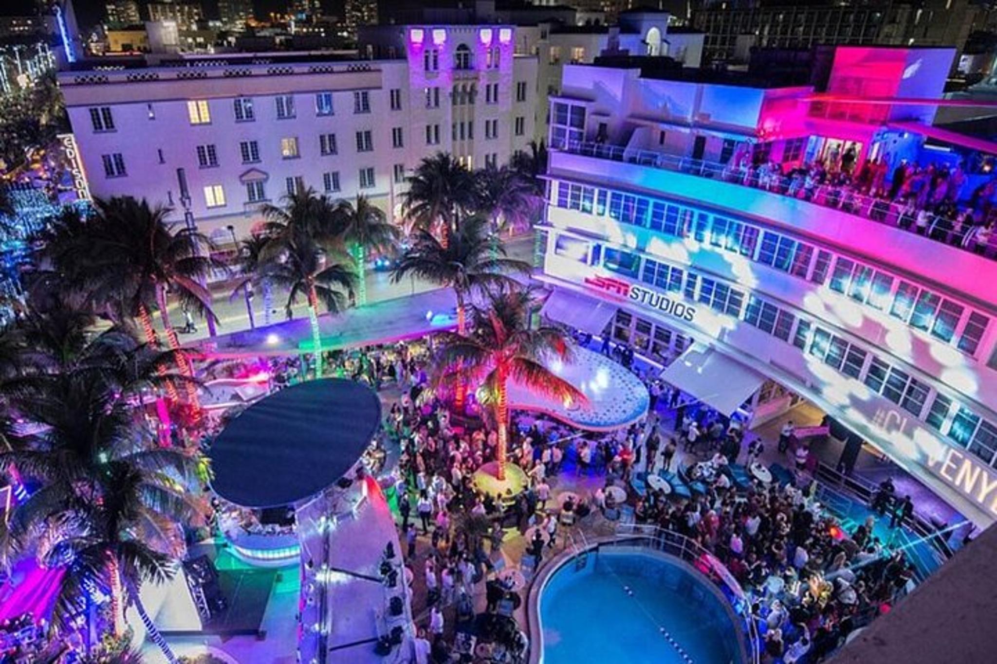 Miami Pub Crawl and Clubbing Experience - Image 2