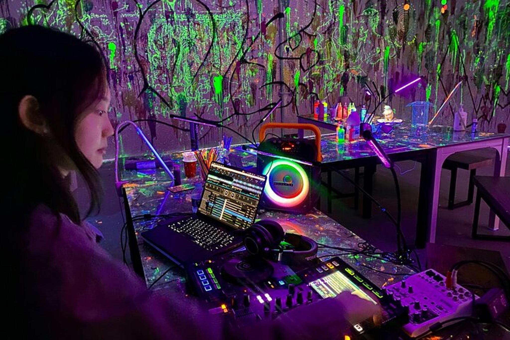 New York City Paint-in-the-Dark Workshop with Live DJ