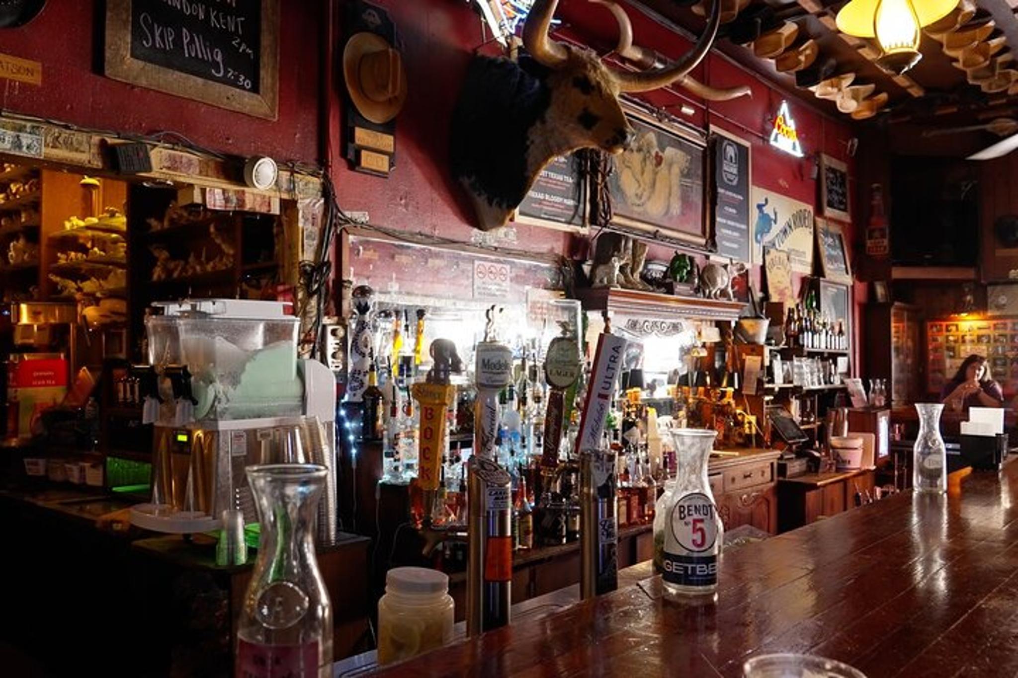Fort Worth Holiday Saloon Crawl - Image 4
