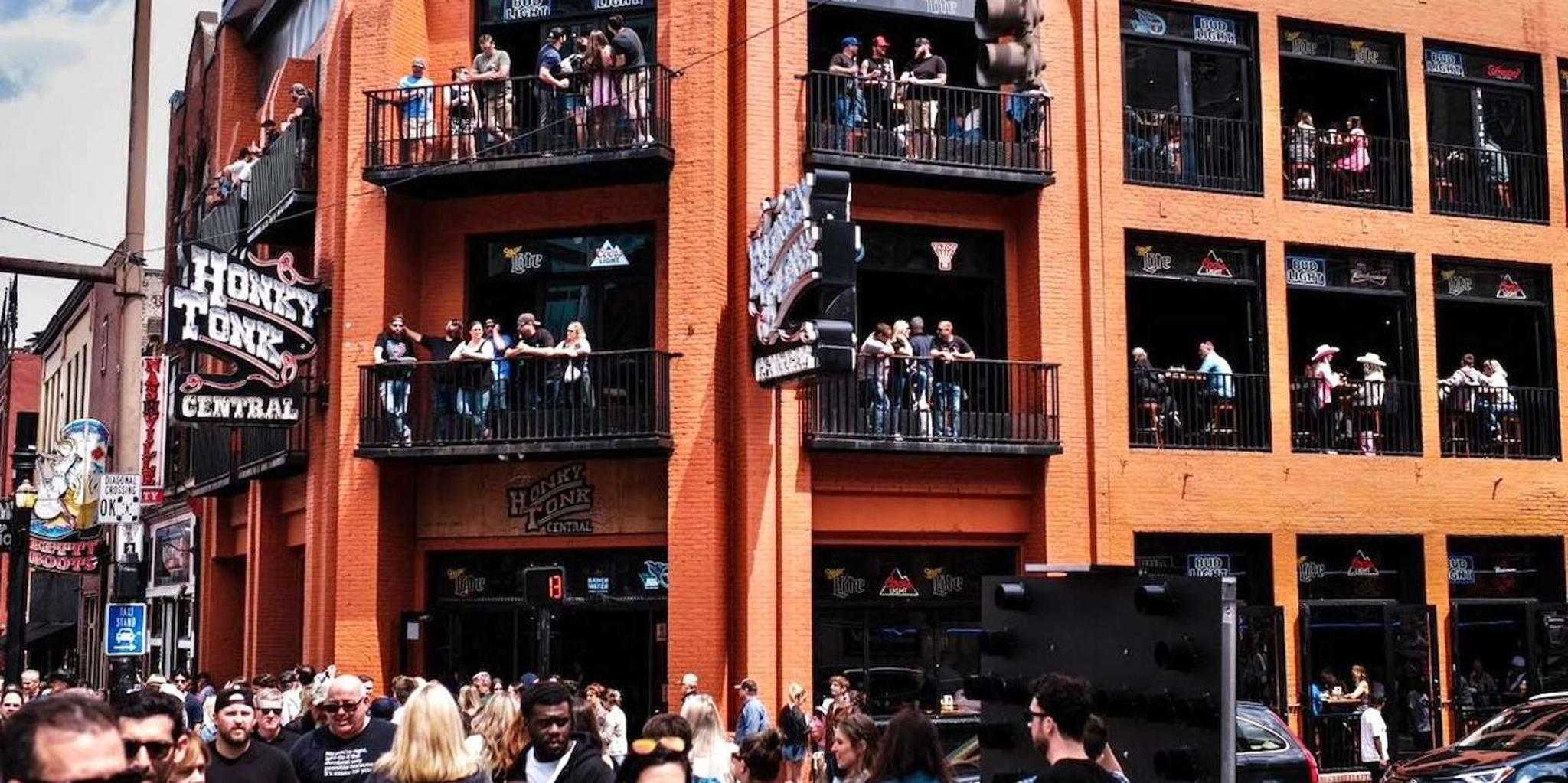 Nashville Pub Crawl with Drinkers & Thinkers - Image 2