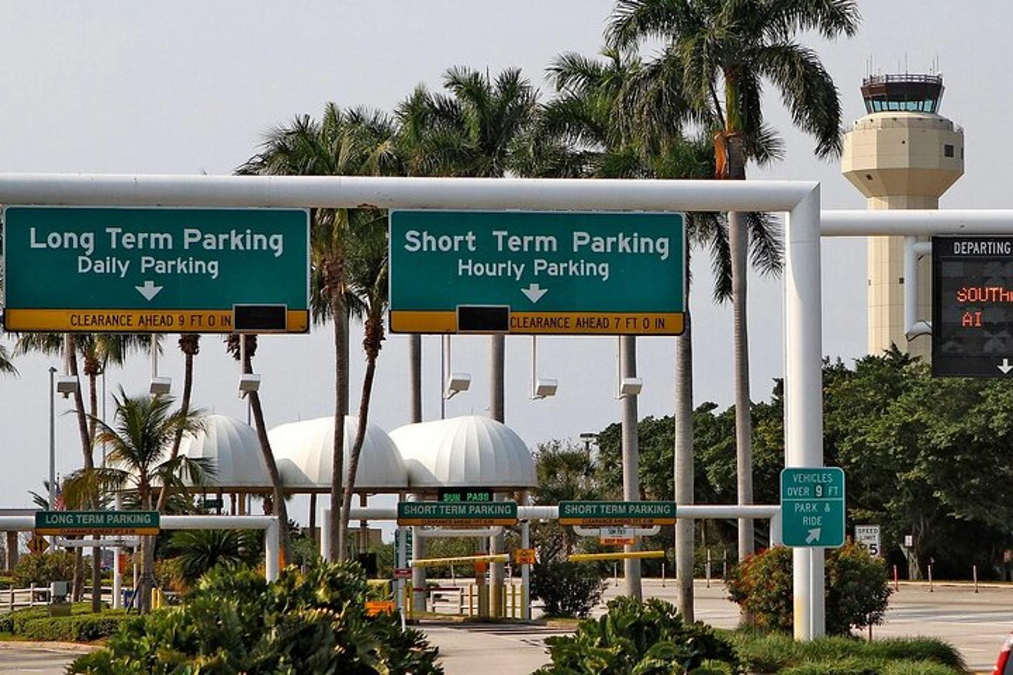 Palm Beach Limo Service Transfer - Image 2