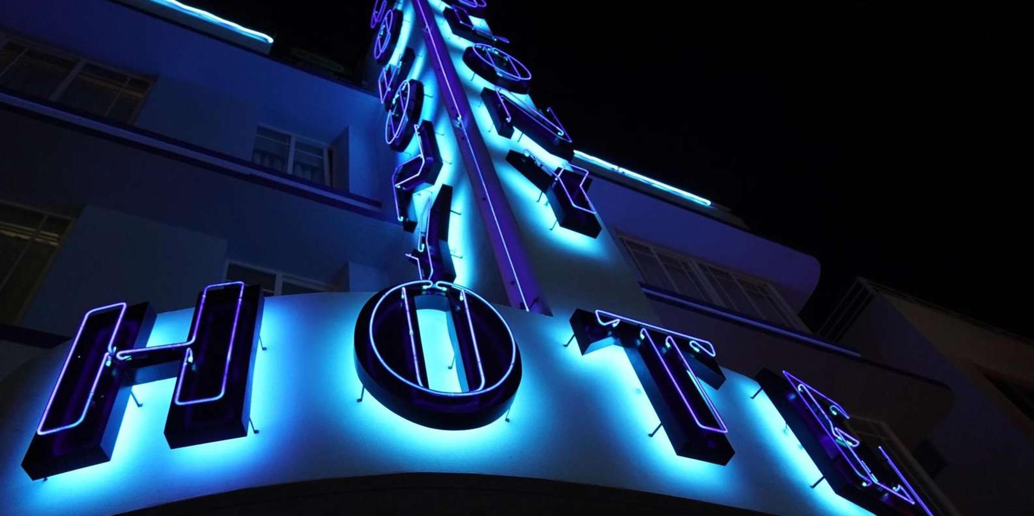 Miami Beach Art Deco and Neon Lights Walking Tour - Image 1