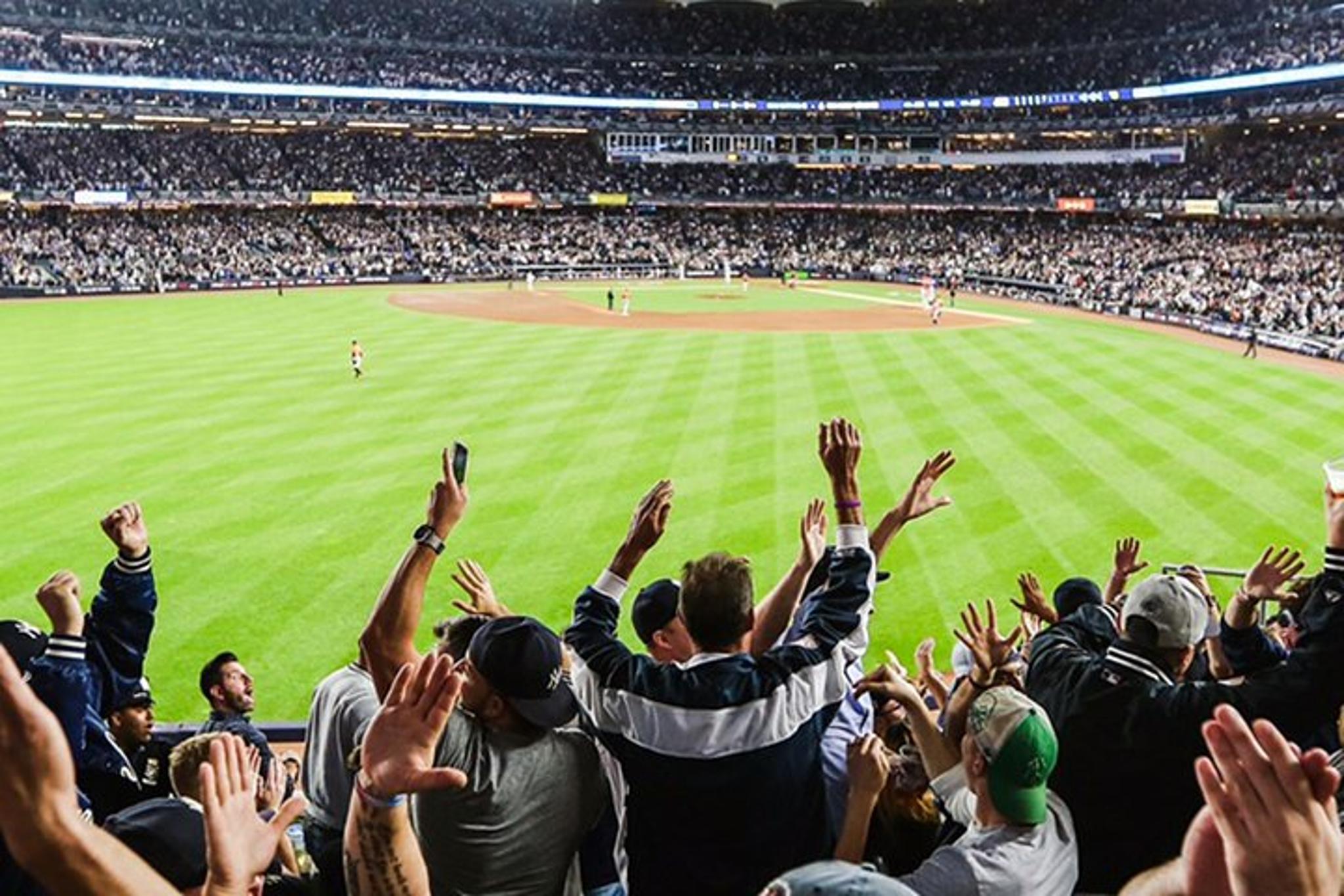 New York Yankees Baseball Game - Image 3