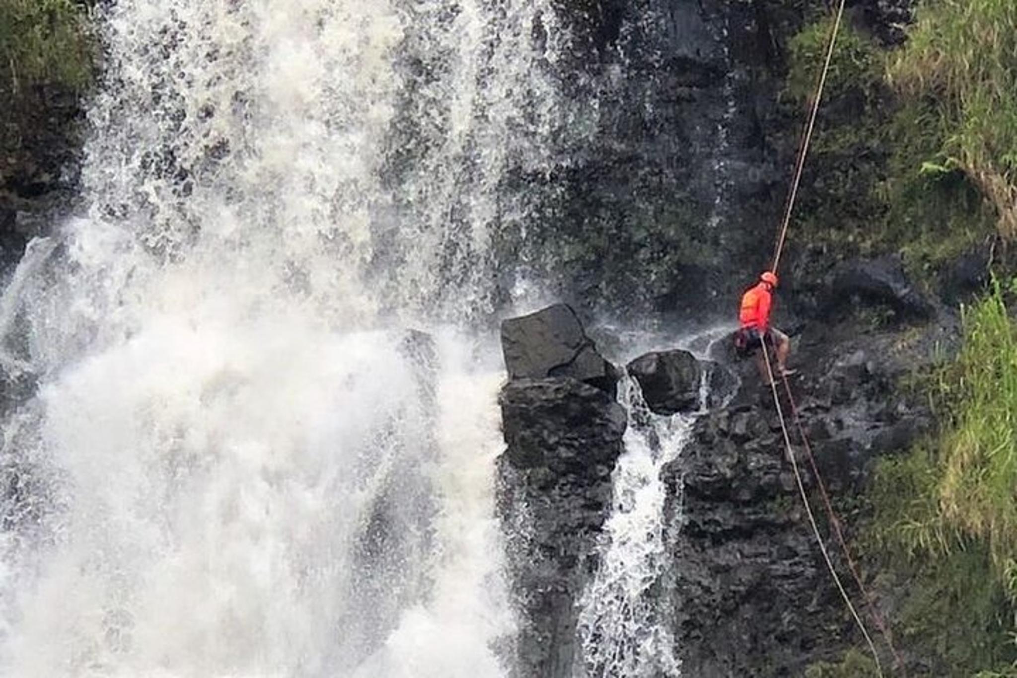 Hilo Waterfall Rappelling at Kulaniapia Falls - Image 6