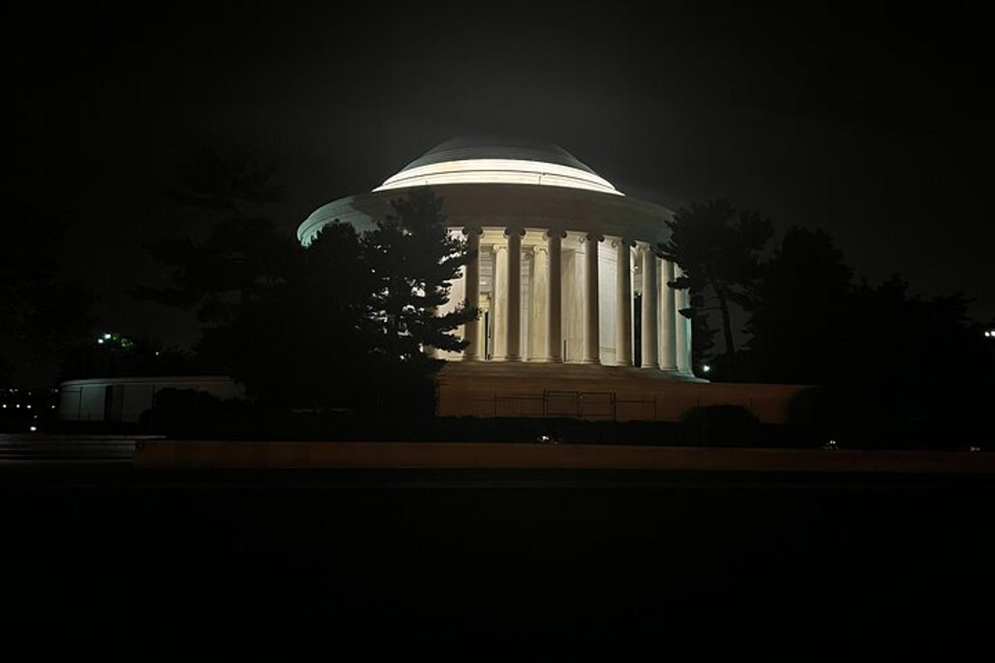 Washington DC Monumental Moonlight Tour - Image 6