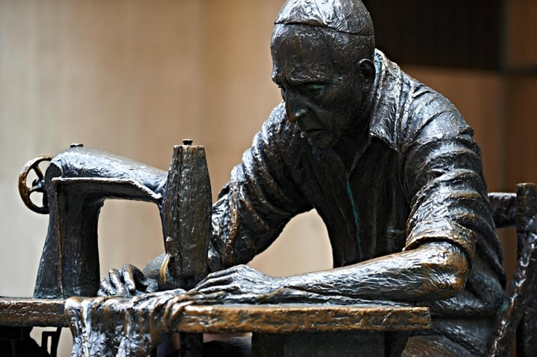 New York Fashion Factory Tour & Souvenir Creation - Image 5