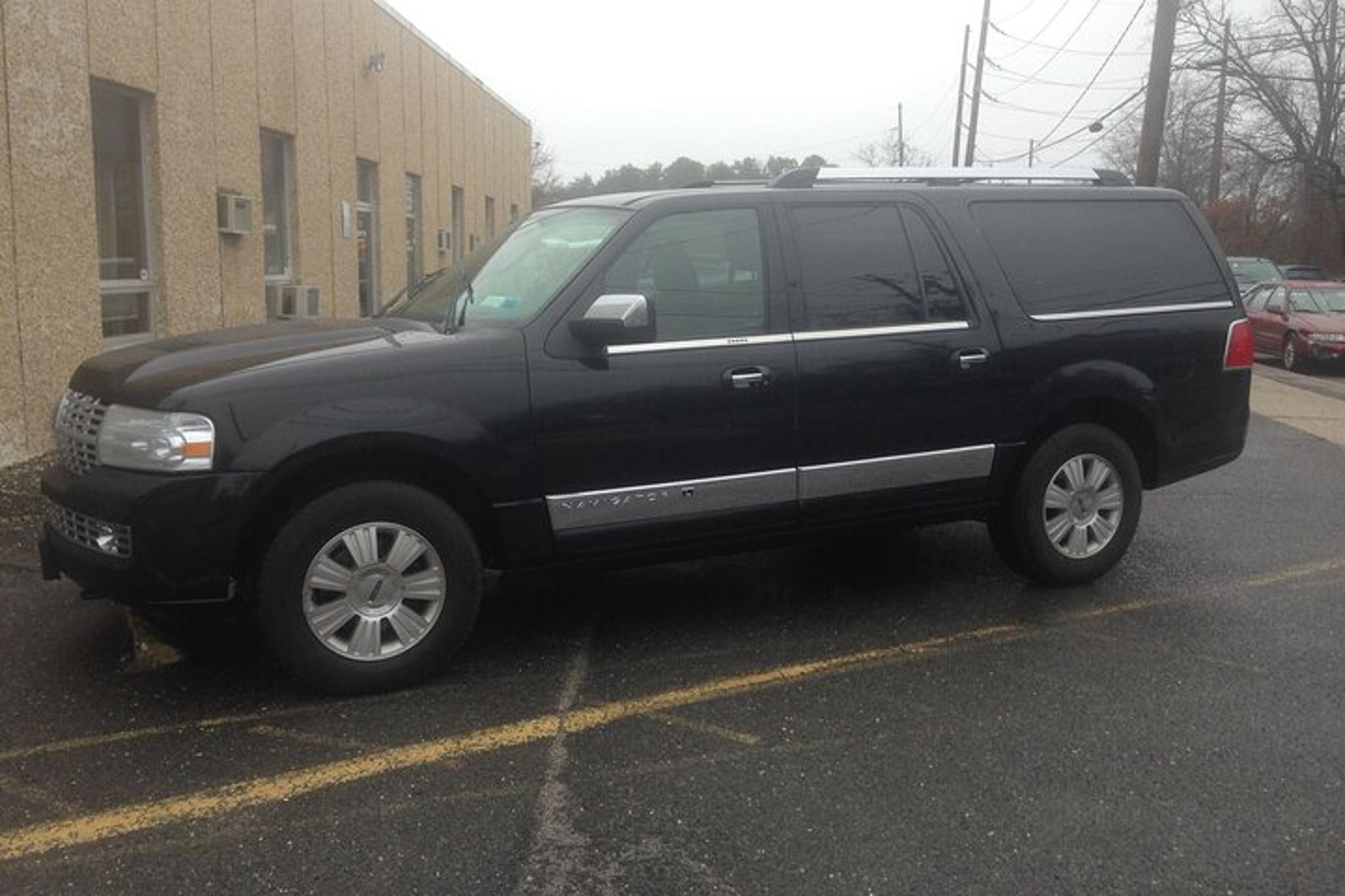 New York City Private Transfer to LGA - Image 2