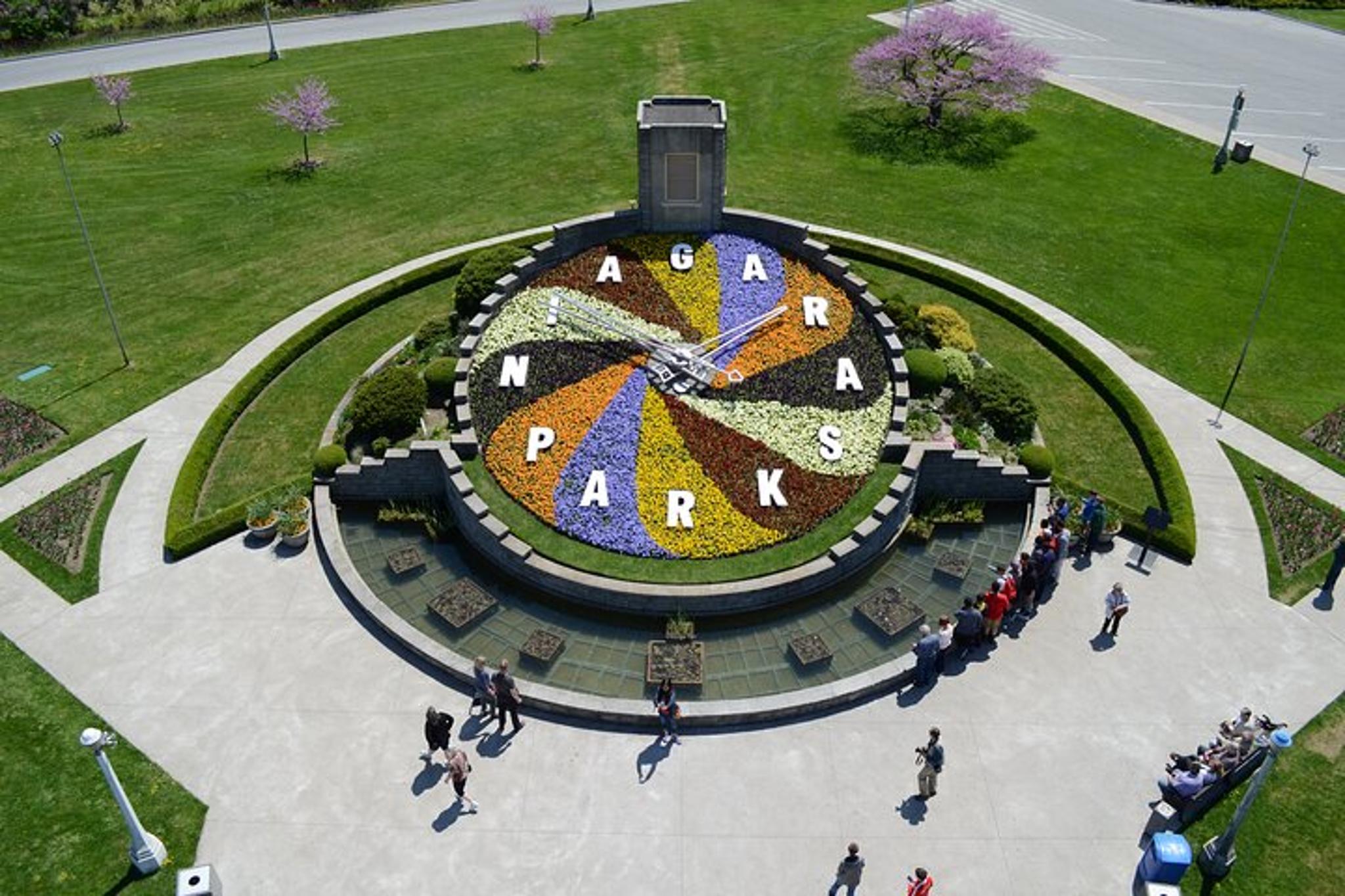 Niagara Falls Night Tour with Fireworks & Cruise - Image 2