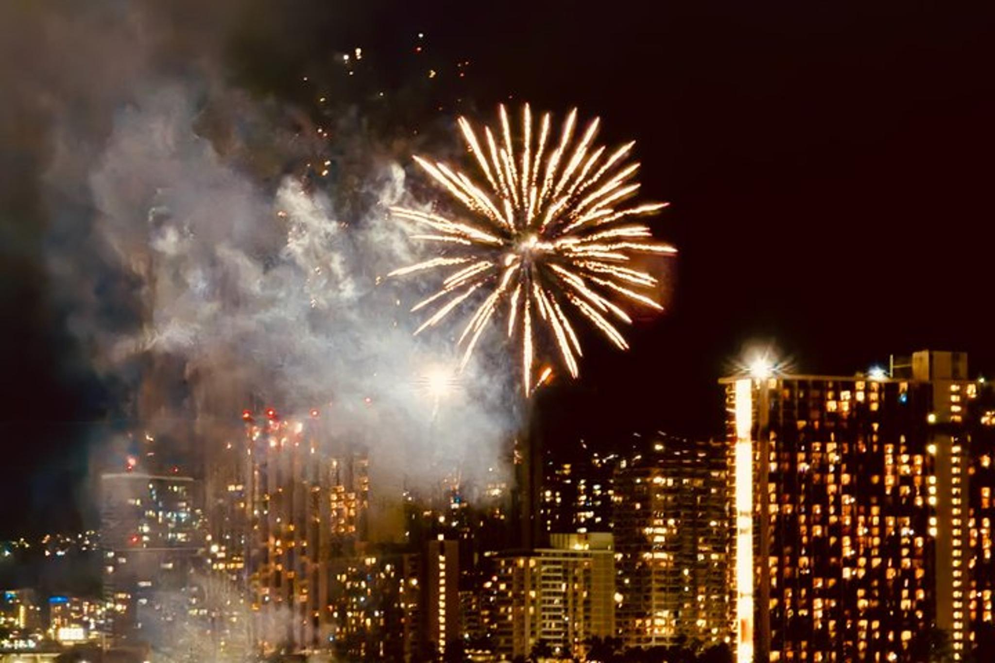 Waikiki Beach Catamaran Fireworks Tour - Image 4