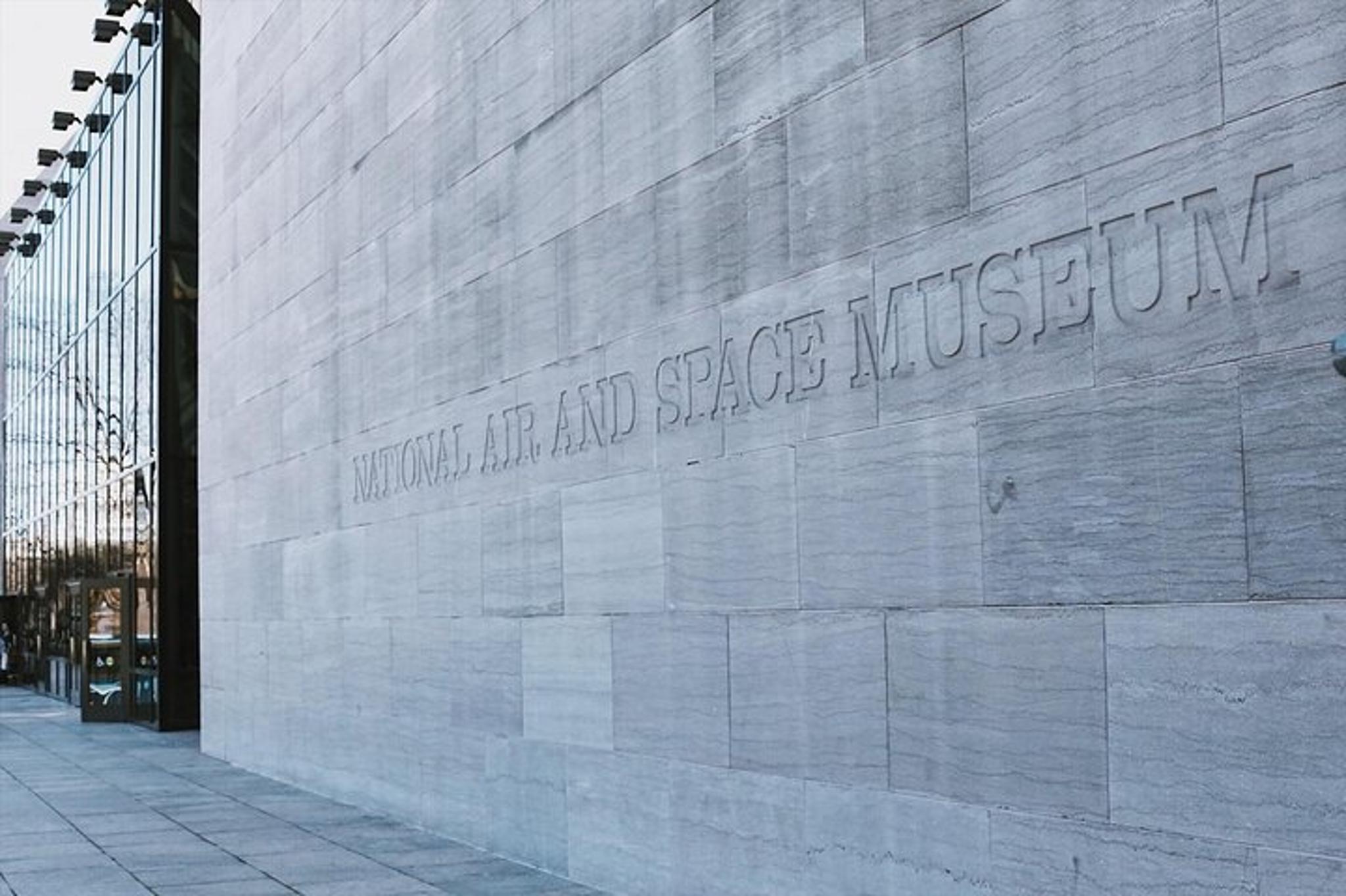 Washington DC Smithsonian Museum Tour 5.5 hr - Image 1