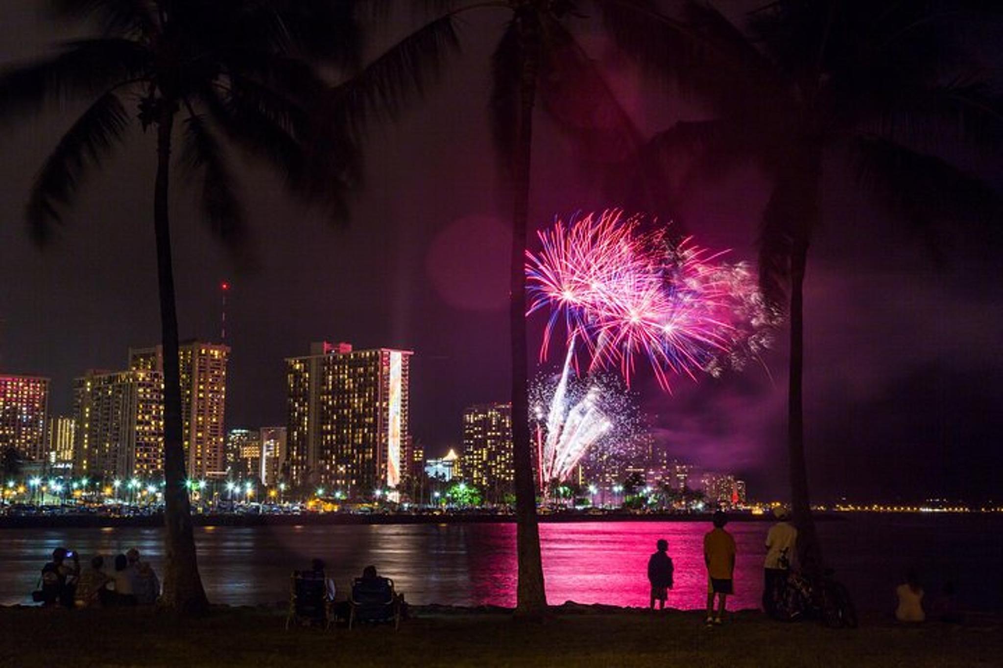 Waikiki Fireworks Dinner Cruise - Image 1