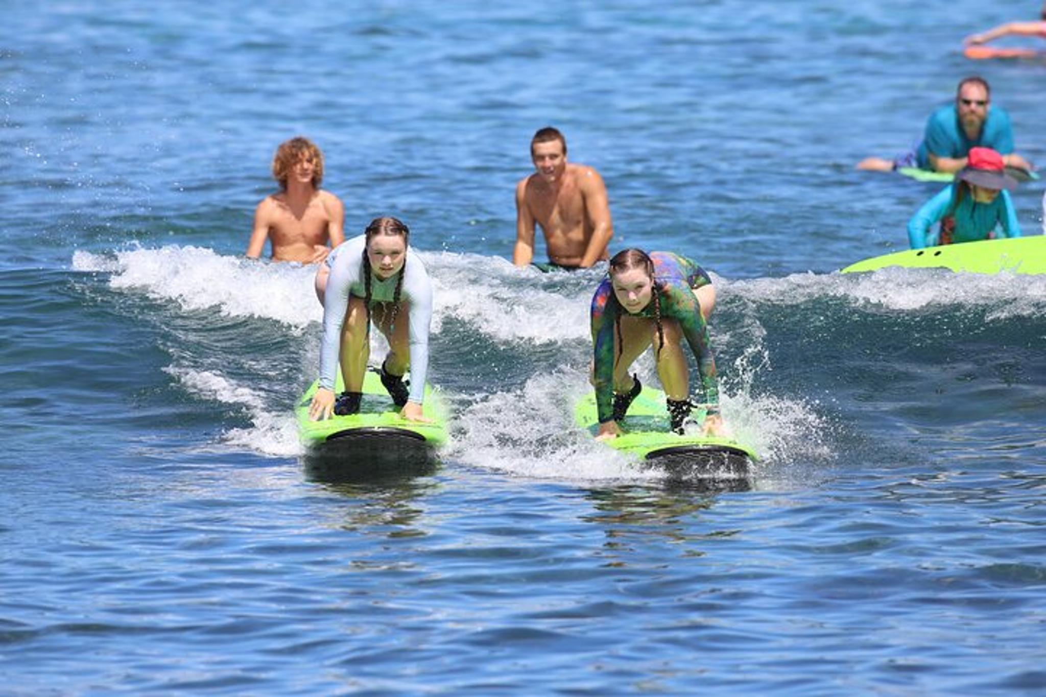 Kailua Kona Surf Lesson at Kahaluu Beach - Image 2