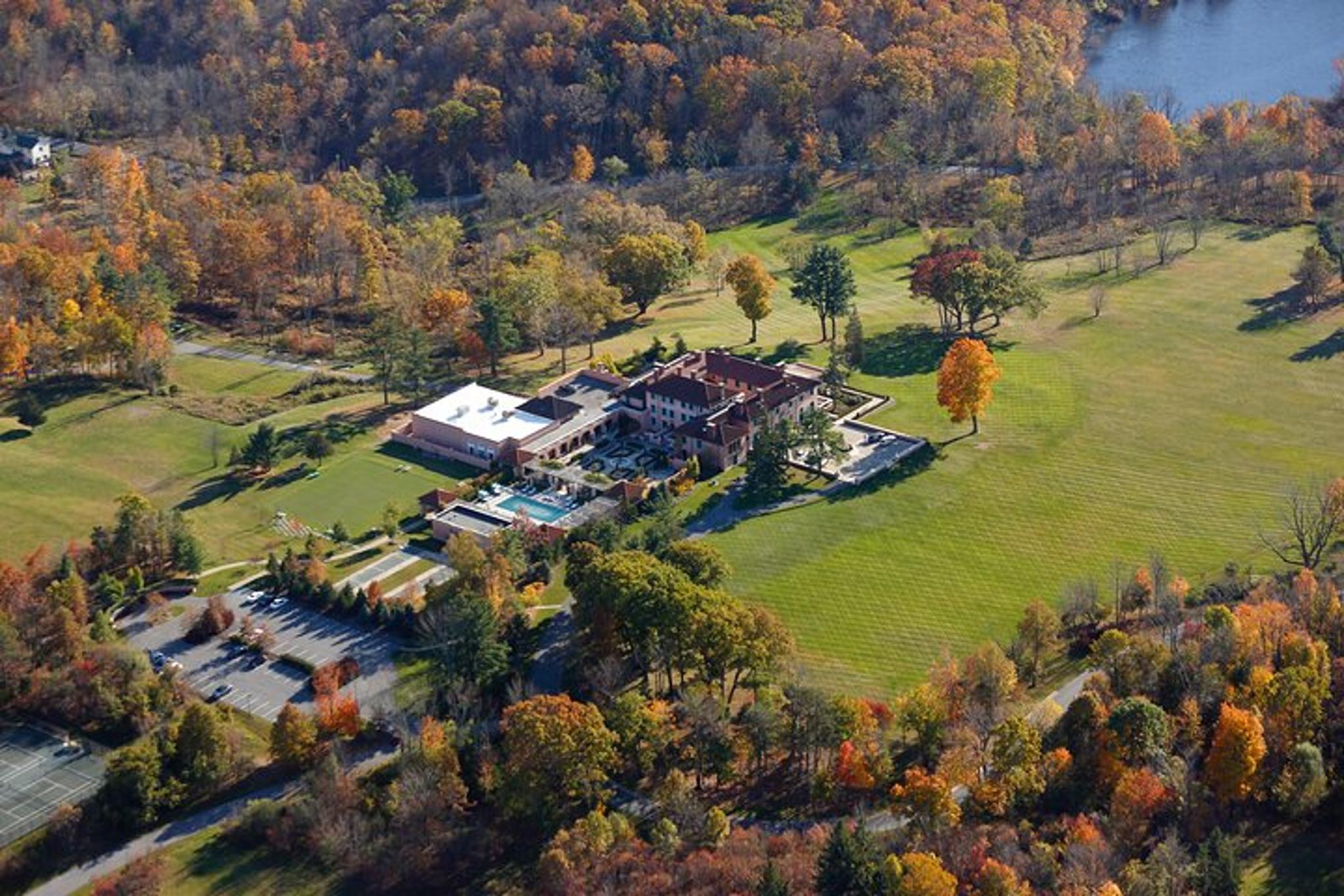 New York City Helicopter Tour to Glenmere Mansion - Image 4