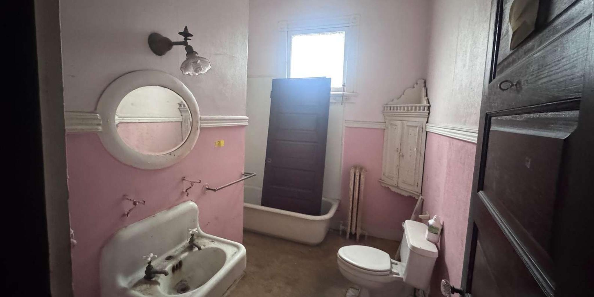 New Orleans French Quarter Ghost Tour with Interior Visit 2 hr - Image 6