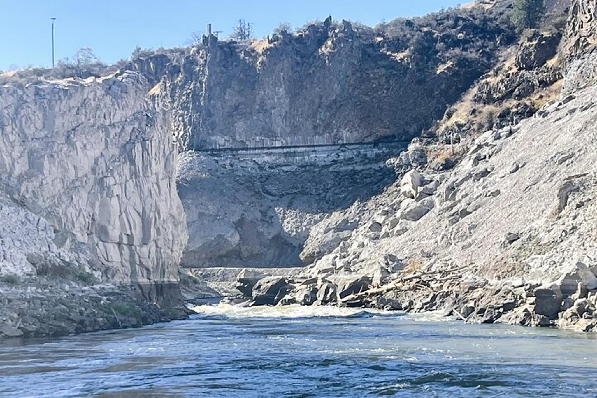 Ashland Klamath River Rafting Half Day - Image 6
