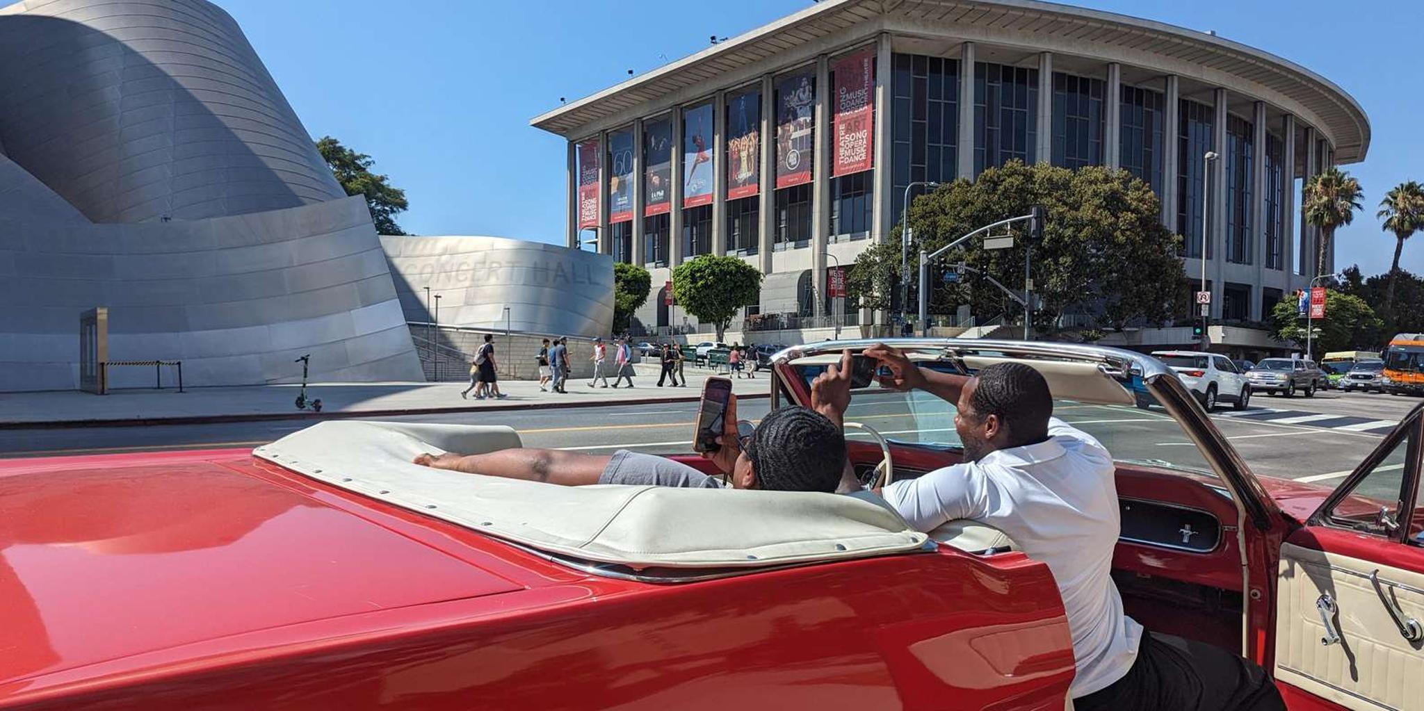 Los Angeles Private Tour in a 1965 Mustang Convertible - Image 2