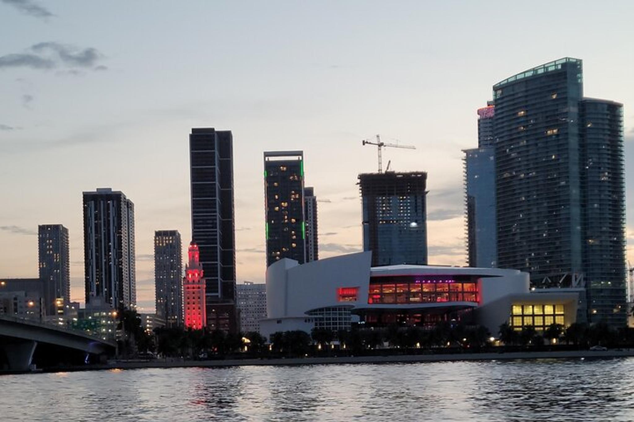 Miami Night Skyline Private Boat Tour 2 hr - Image 3