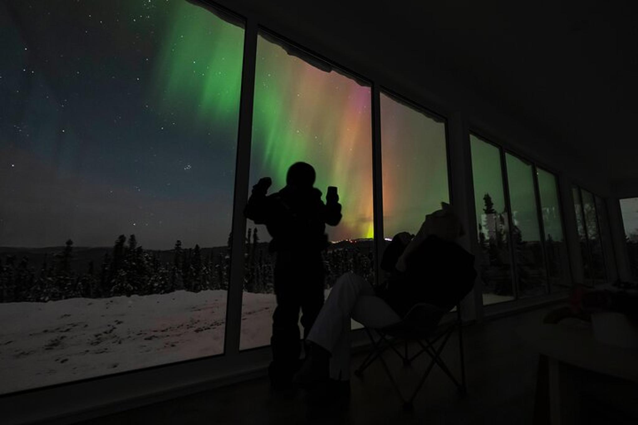 Fairbanks Northern Lights Glass House Experience - Image 5