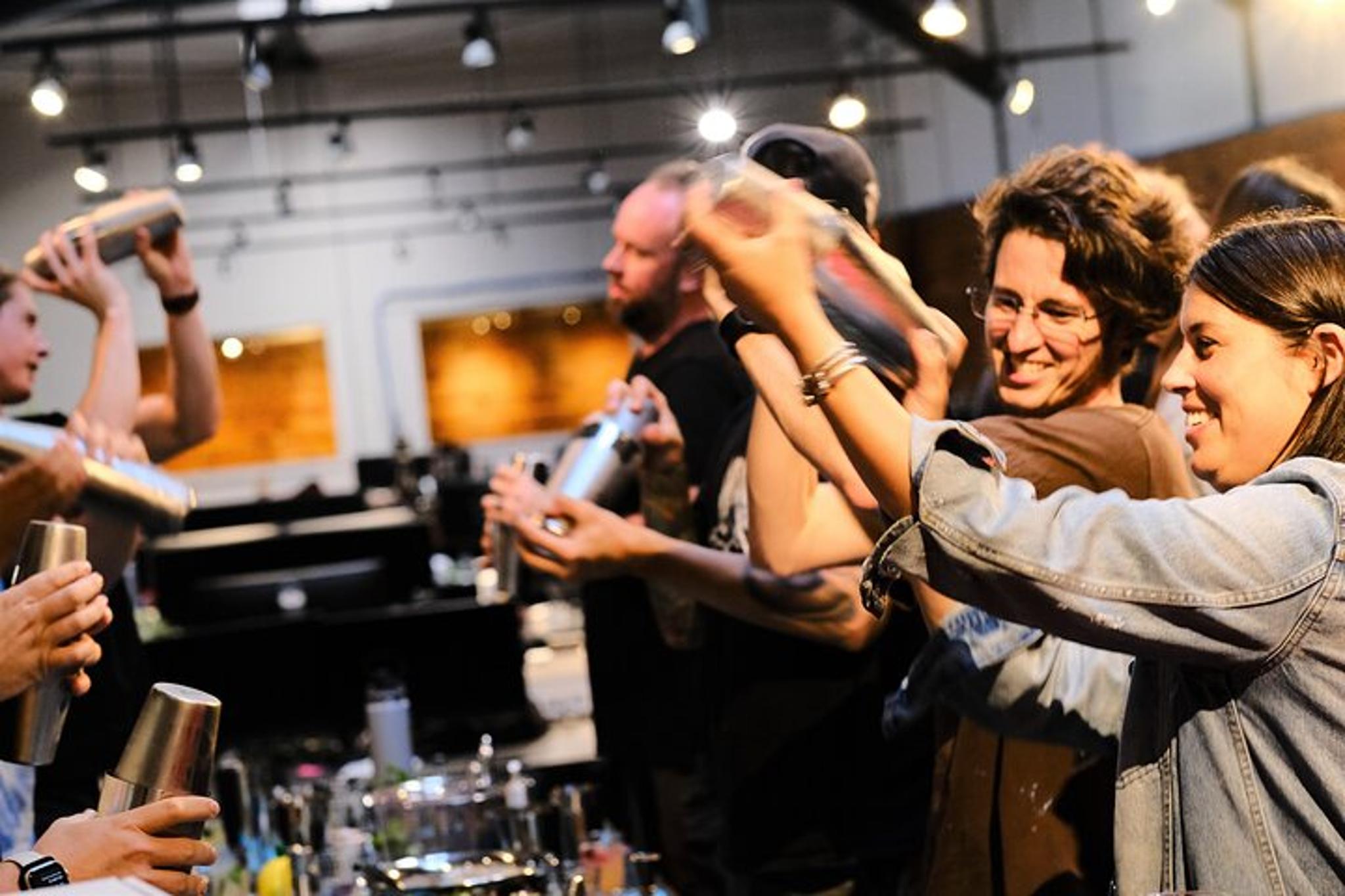 Los Angeles Cocktail Mixing Experience 90 min - Image 1