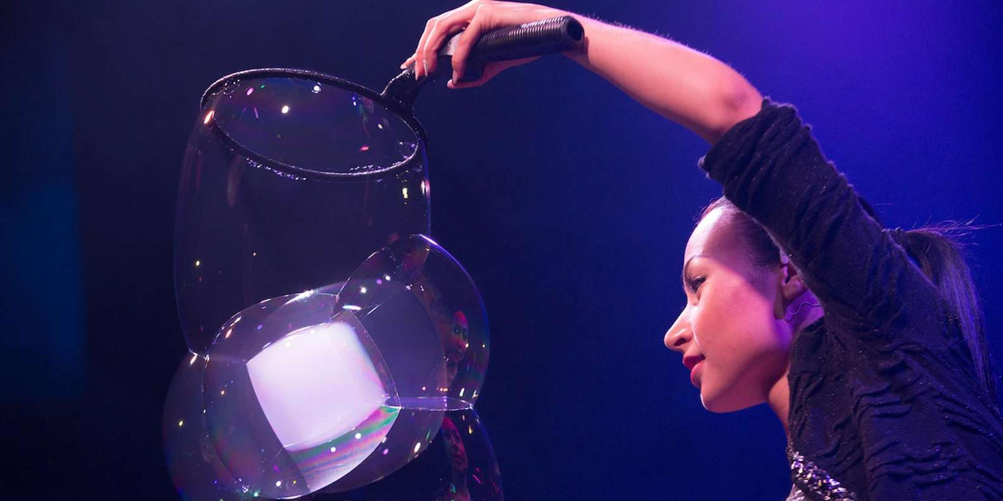 New York City Gazillion Bubble Show - Image 5