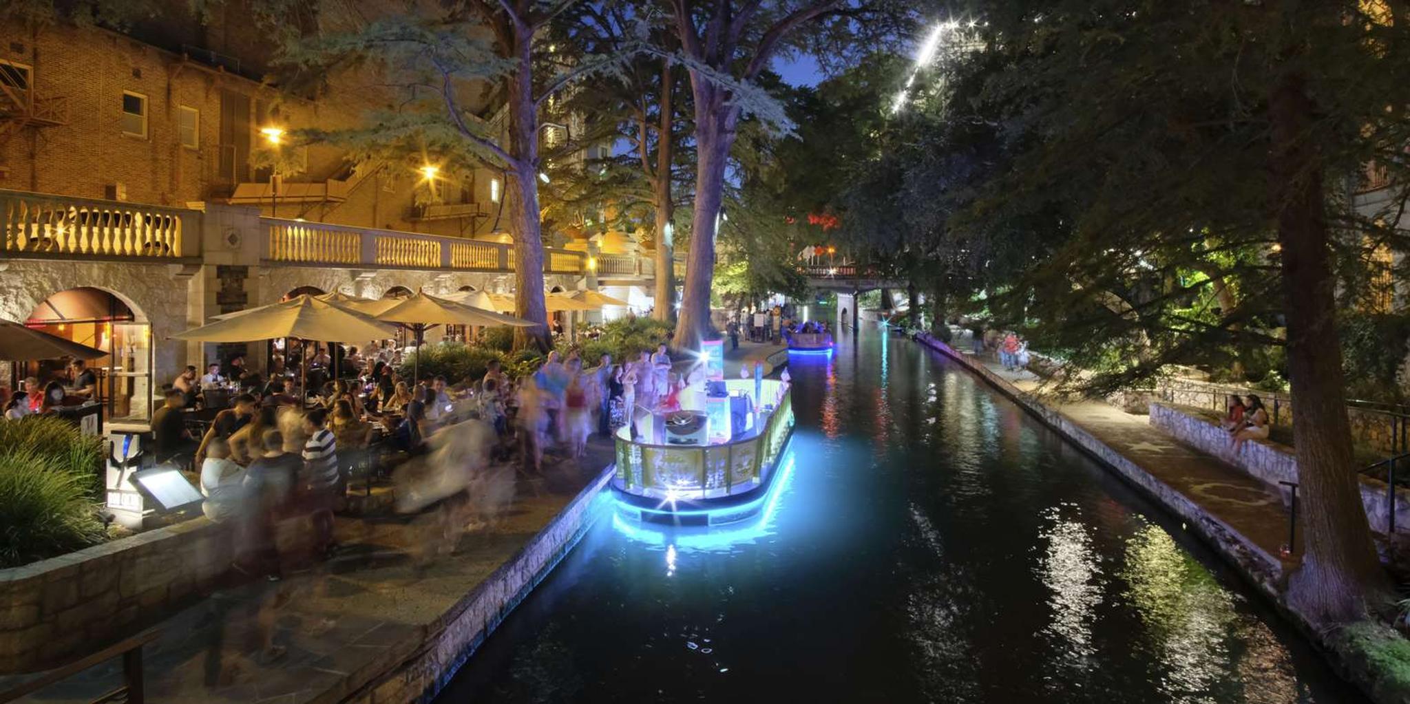 San Antonio Night Driving Tour with Dinner & Cruise - Image 6