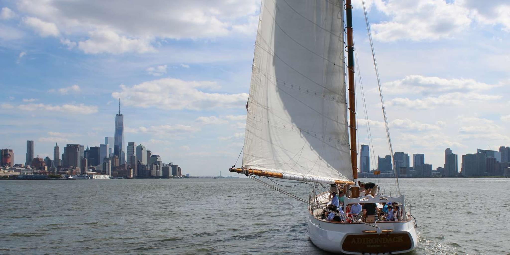 New York Hudson River Fall Foliage Sailing Trip - Image 4