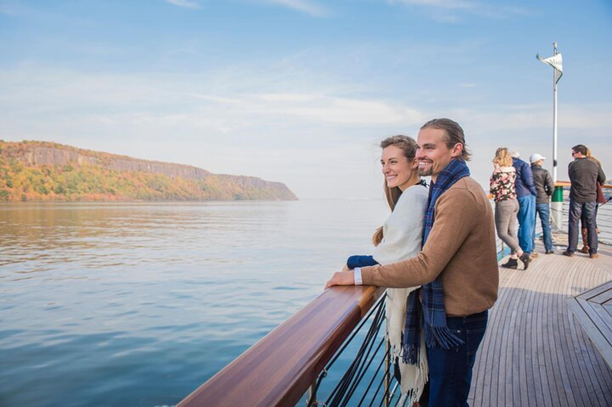 New York Fall Foliage Cruise with Lunch - Image 2