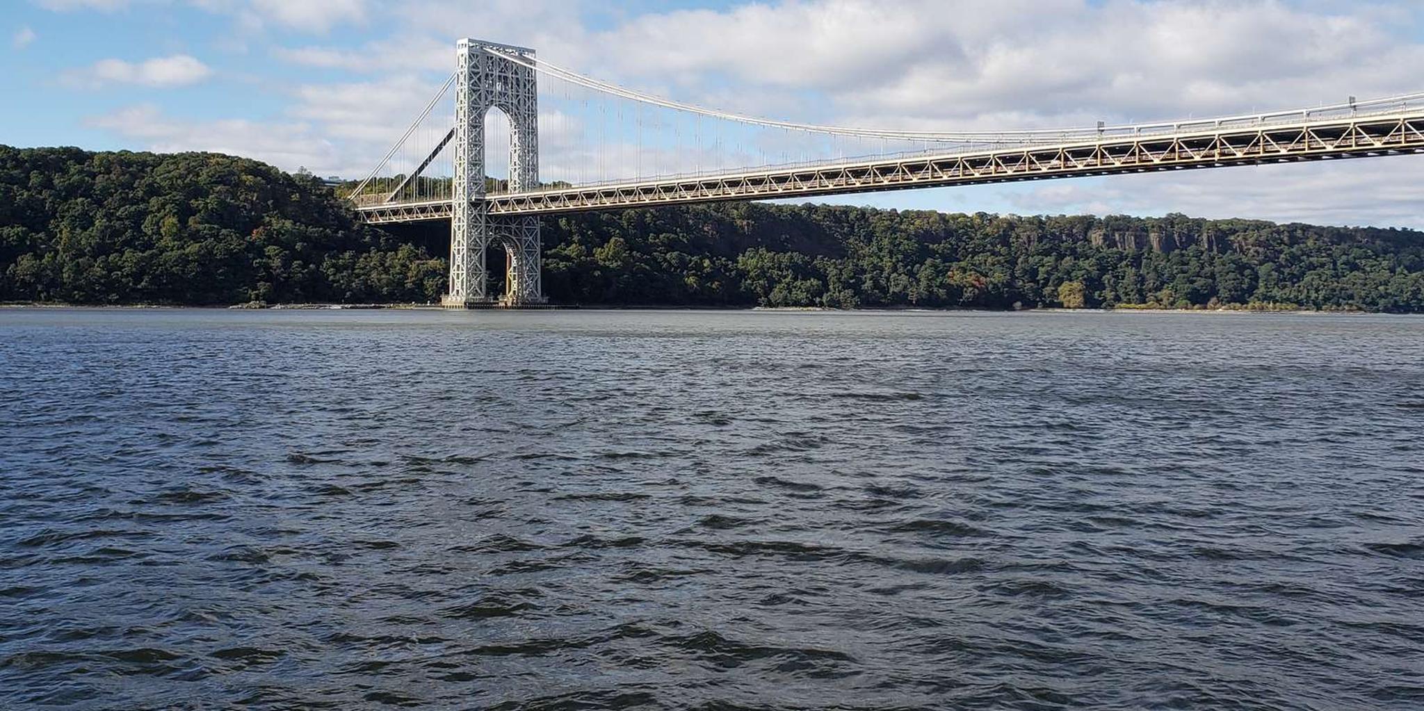 New York Hudson River Fall Foliage Sailing Trip - Image 5
