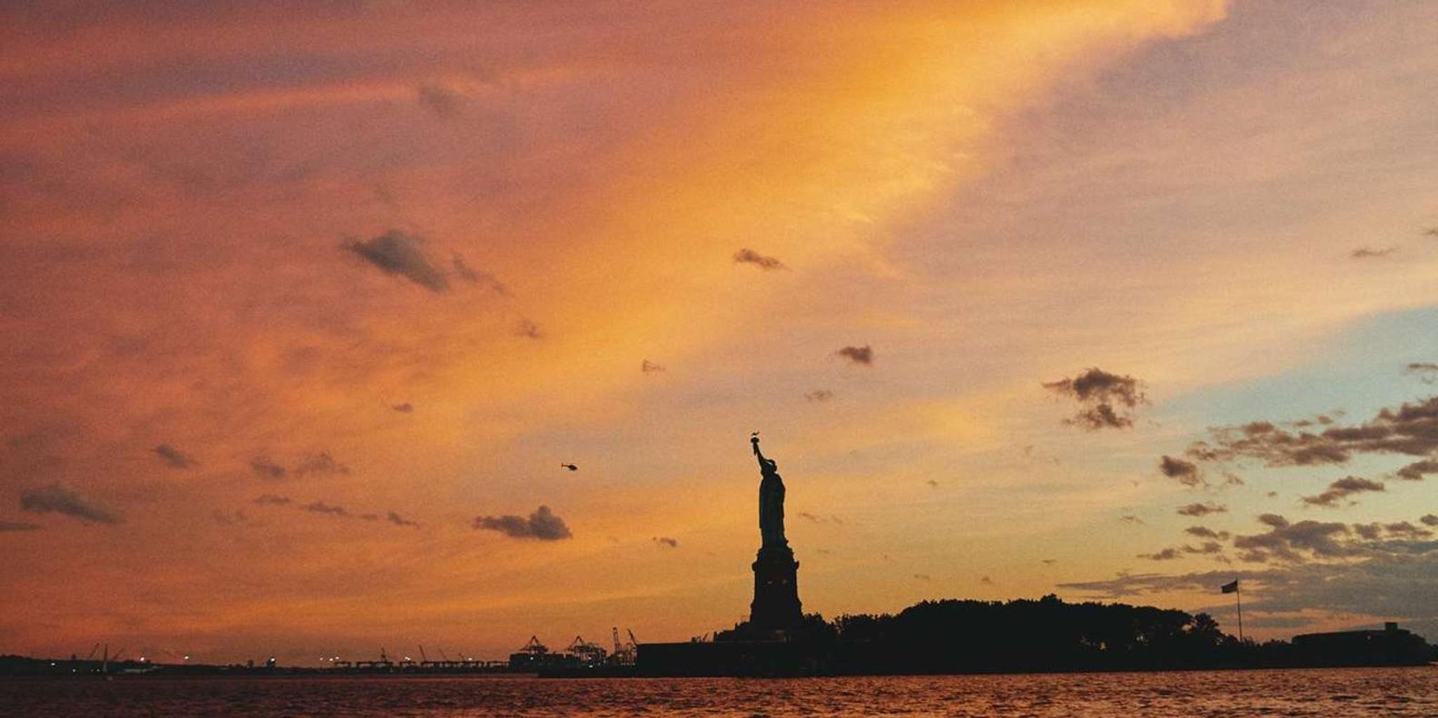 New York City Fireworks and Live Music Cruise - Image 6