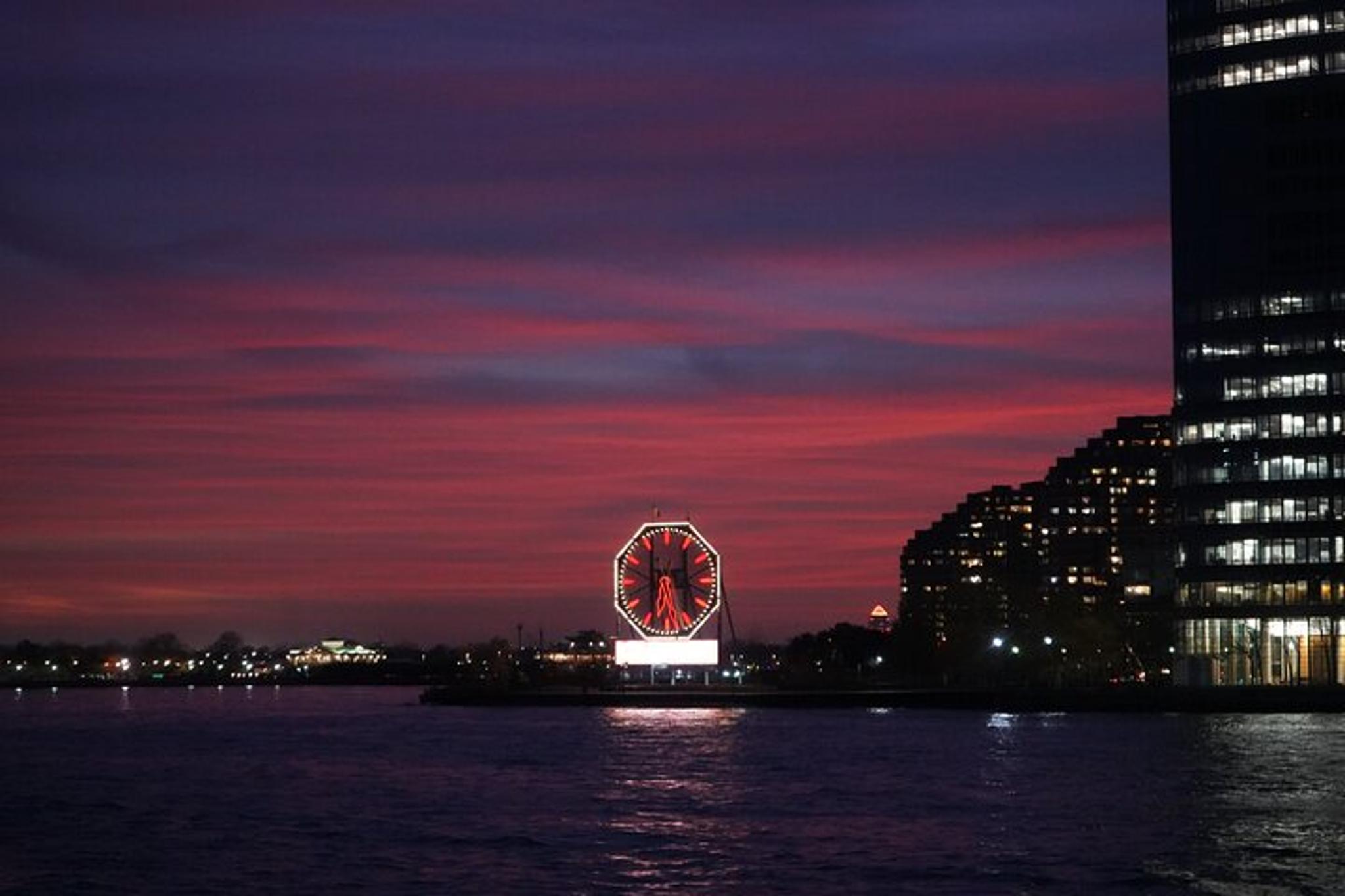 New York City Fireworks Cruise with Open Bar 4.5 hr - Image 4