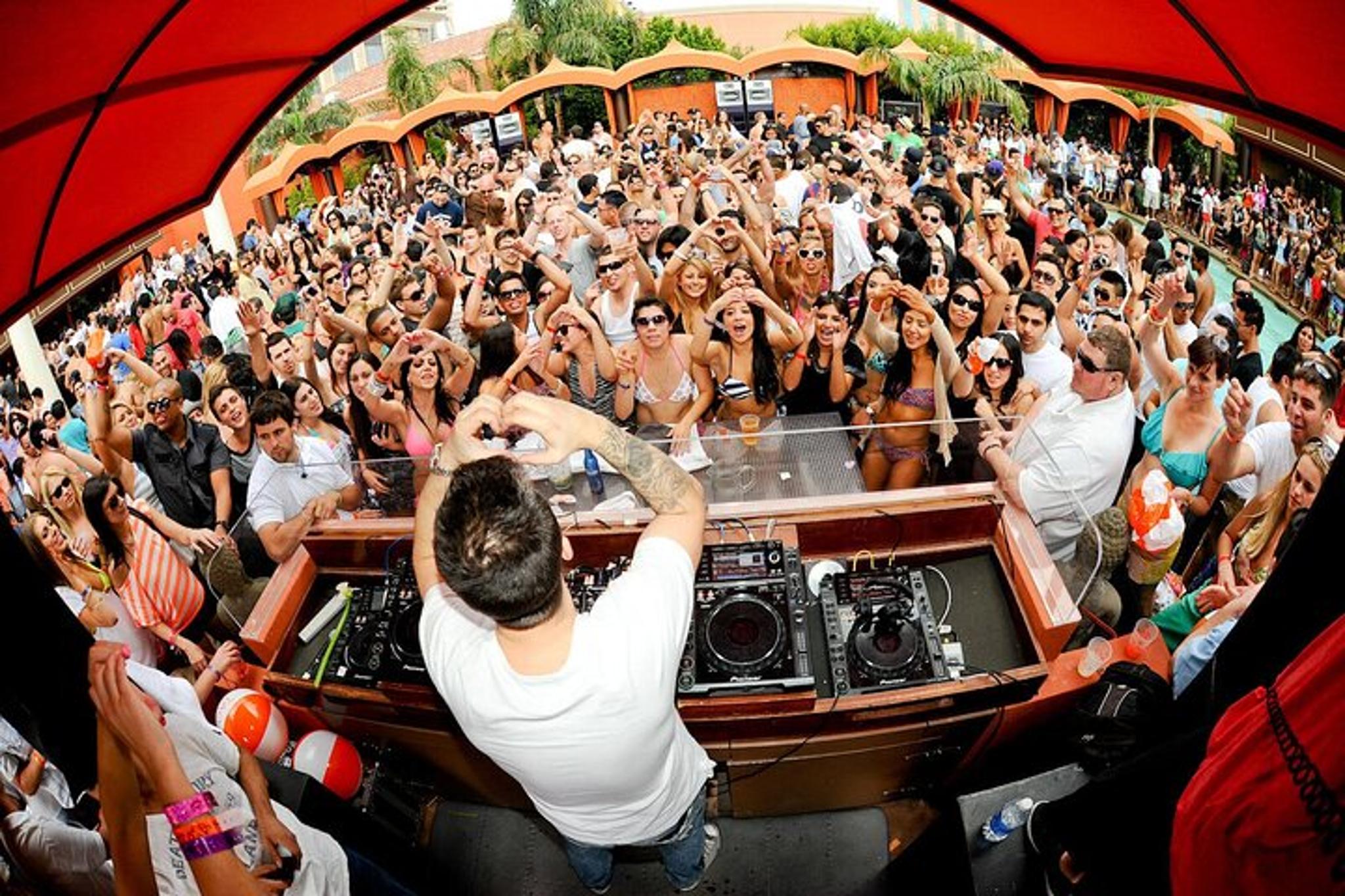 Las Vegas EDM Pool Crawl with Party Bus - Image 5