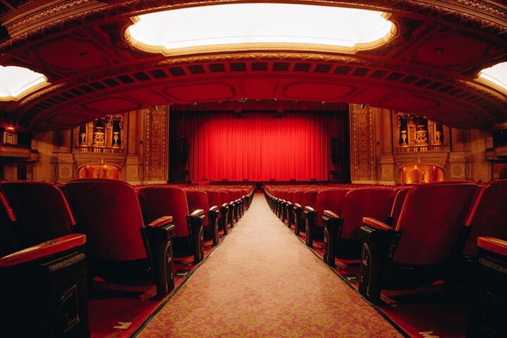 Chicago Theatre Tour - Image 2