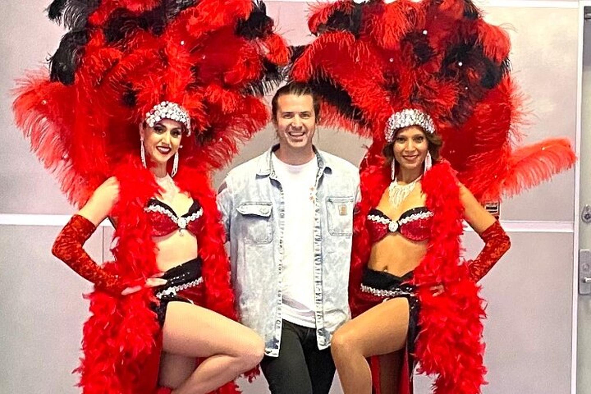 Las Vegas Airport Showgirl Meet & Greet - Image 3